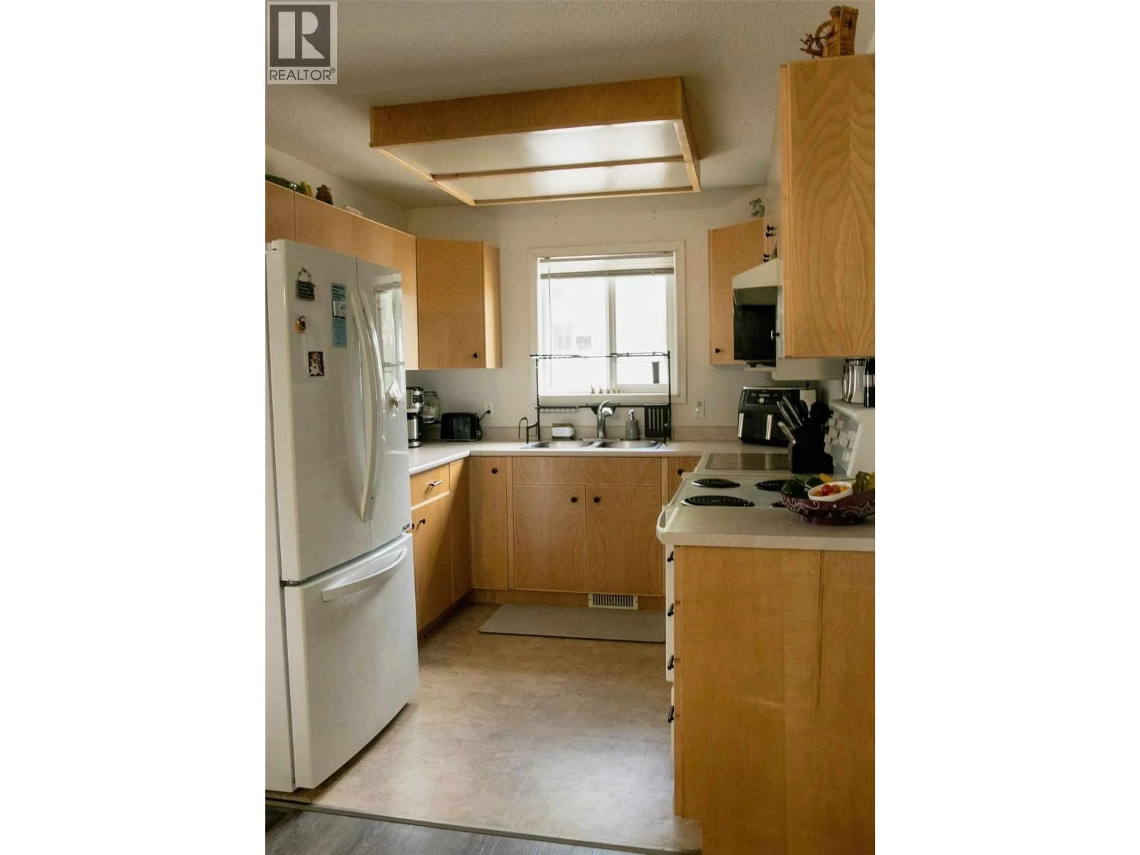 Standard kitchen, unknown for 710 IVY STREET, Castlegar British Columbia V1N2G4
