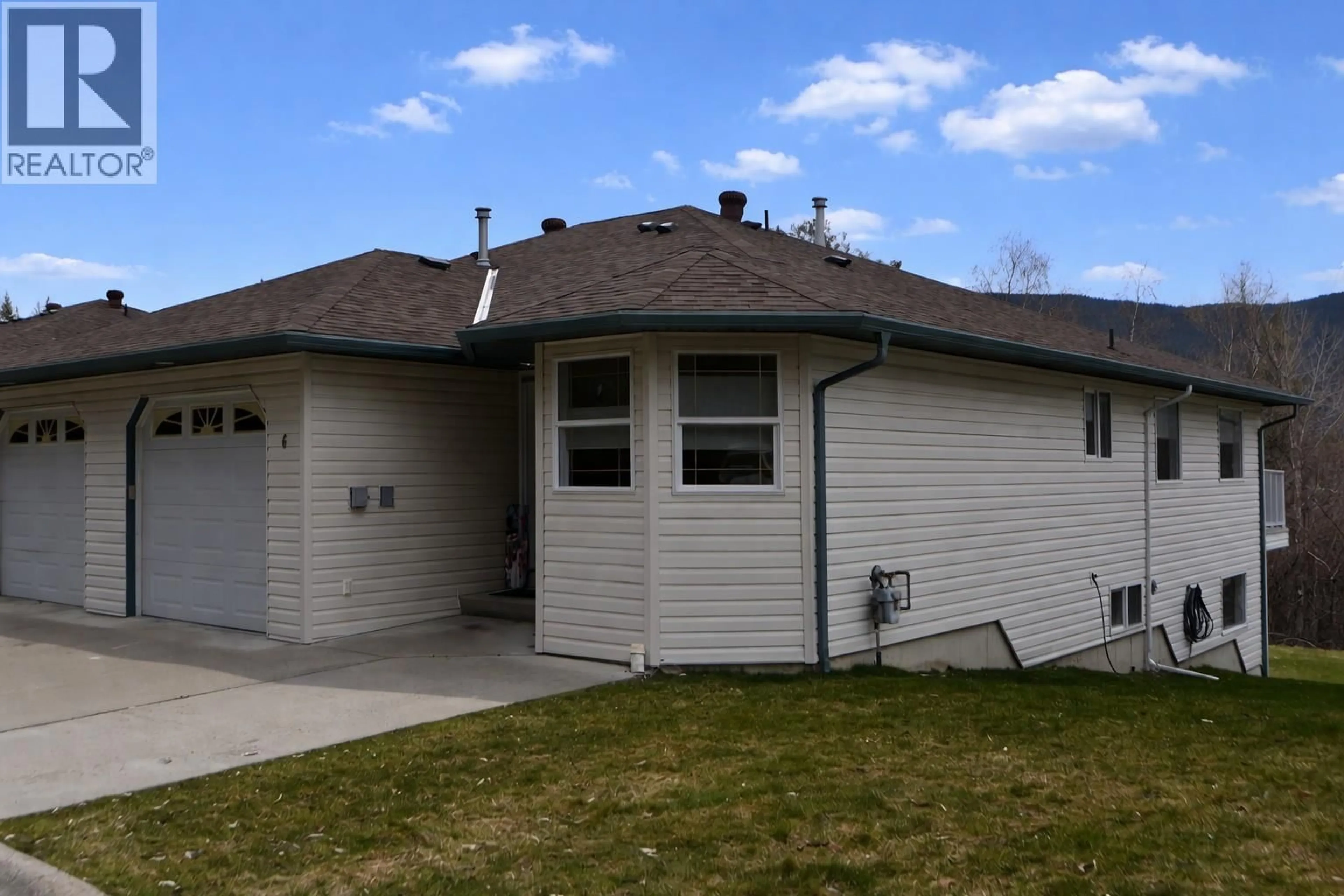 Home with vinyl exterior material, street for 6 - 1375 37TH STREET, Castlegar British Columbia V1N4J5