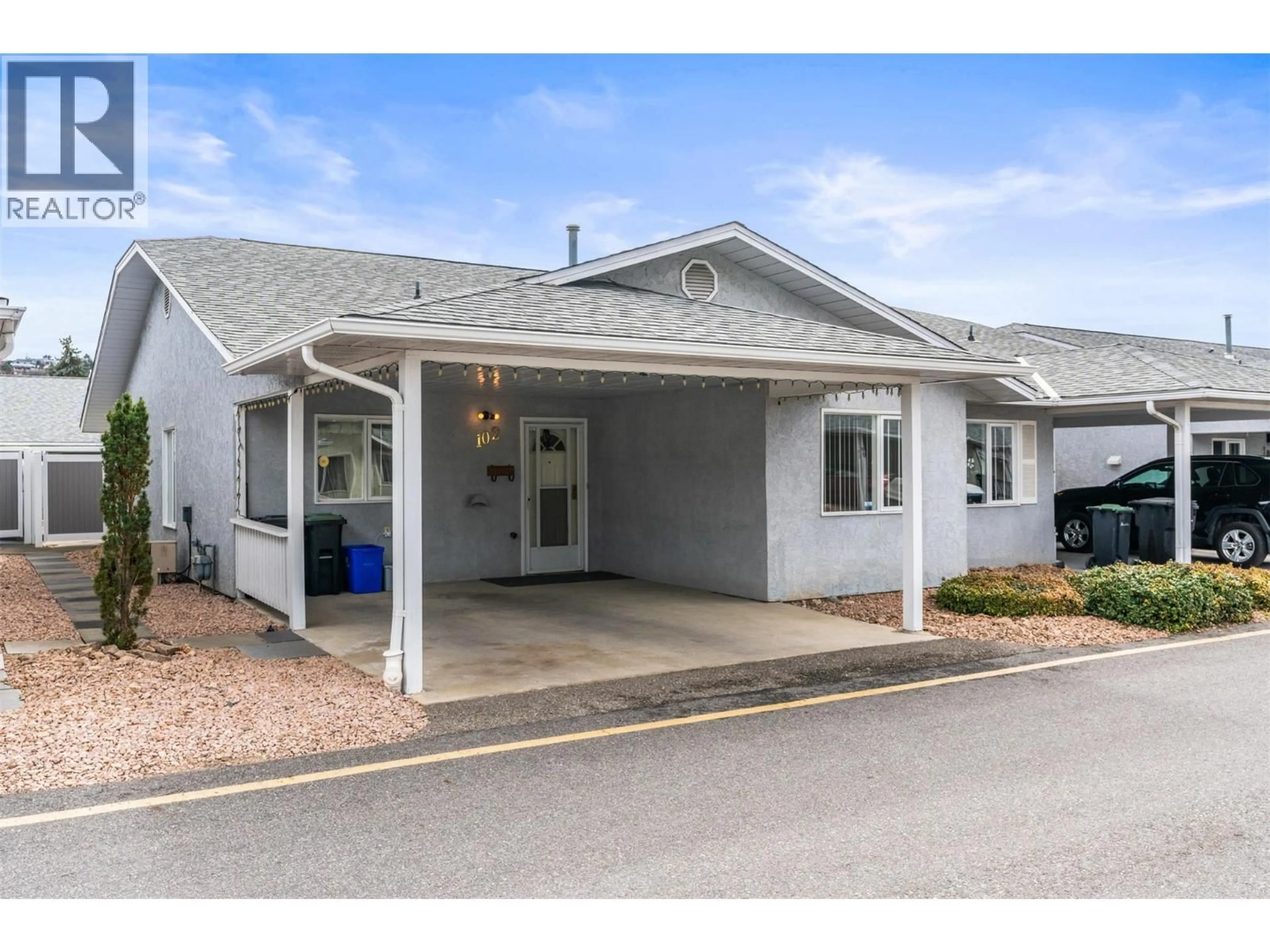 Home with vinyl exterior material, street for 102 - 3900 27 AVENUE, Vernon British Columbia V1T9E6