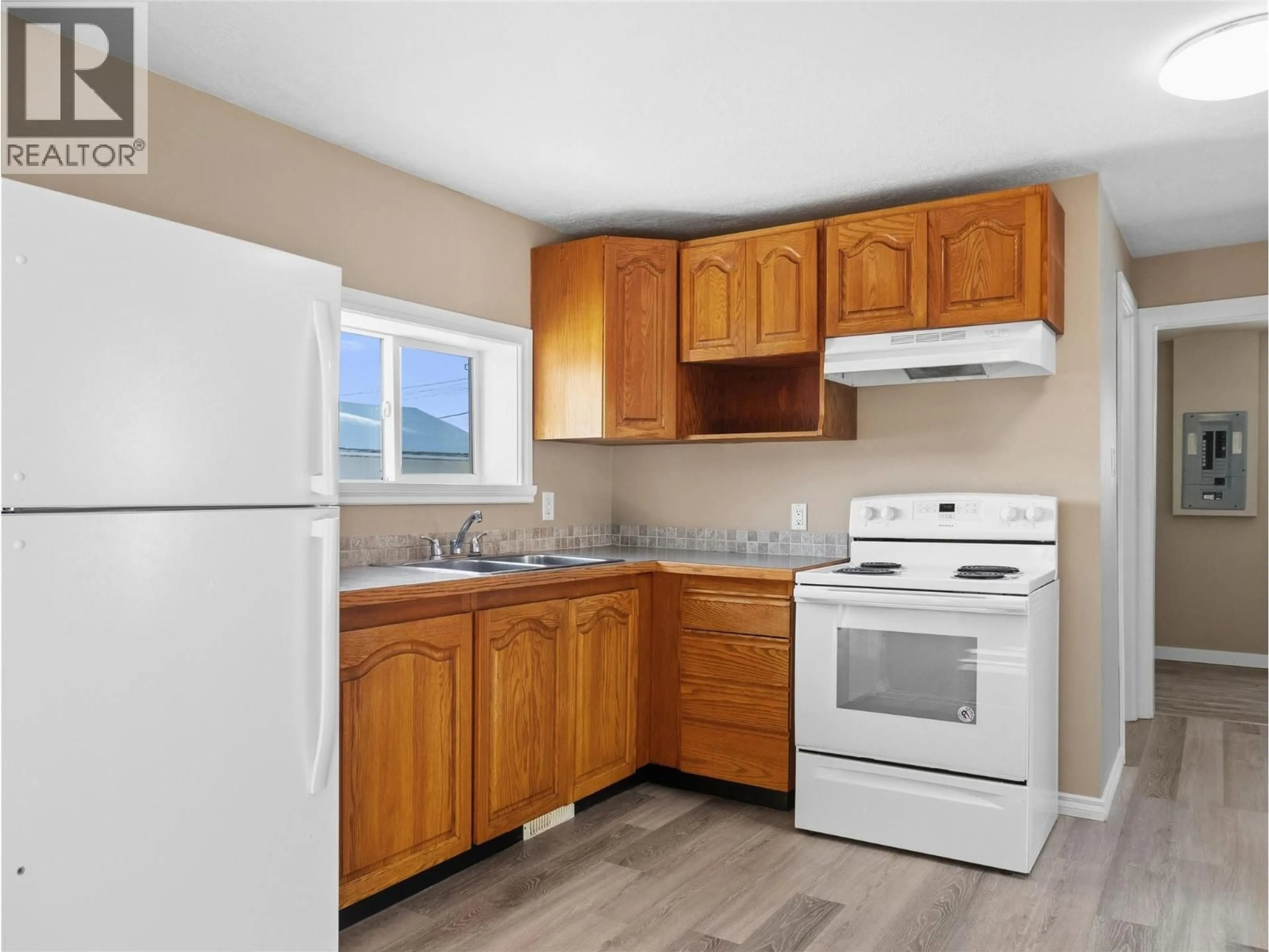 Unknown for 9033 ELWOOD DRIVE, Dawson Creek British Columbia V1G3M8