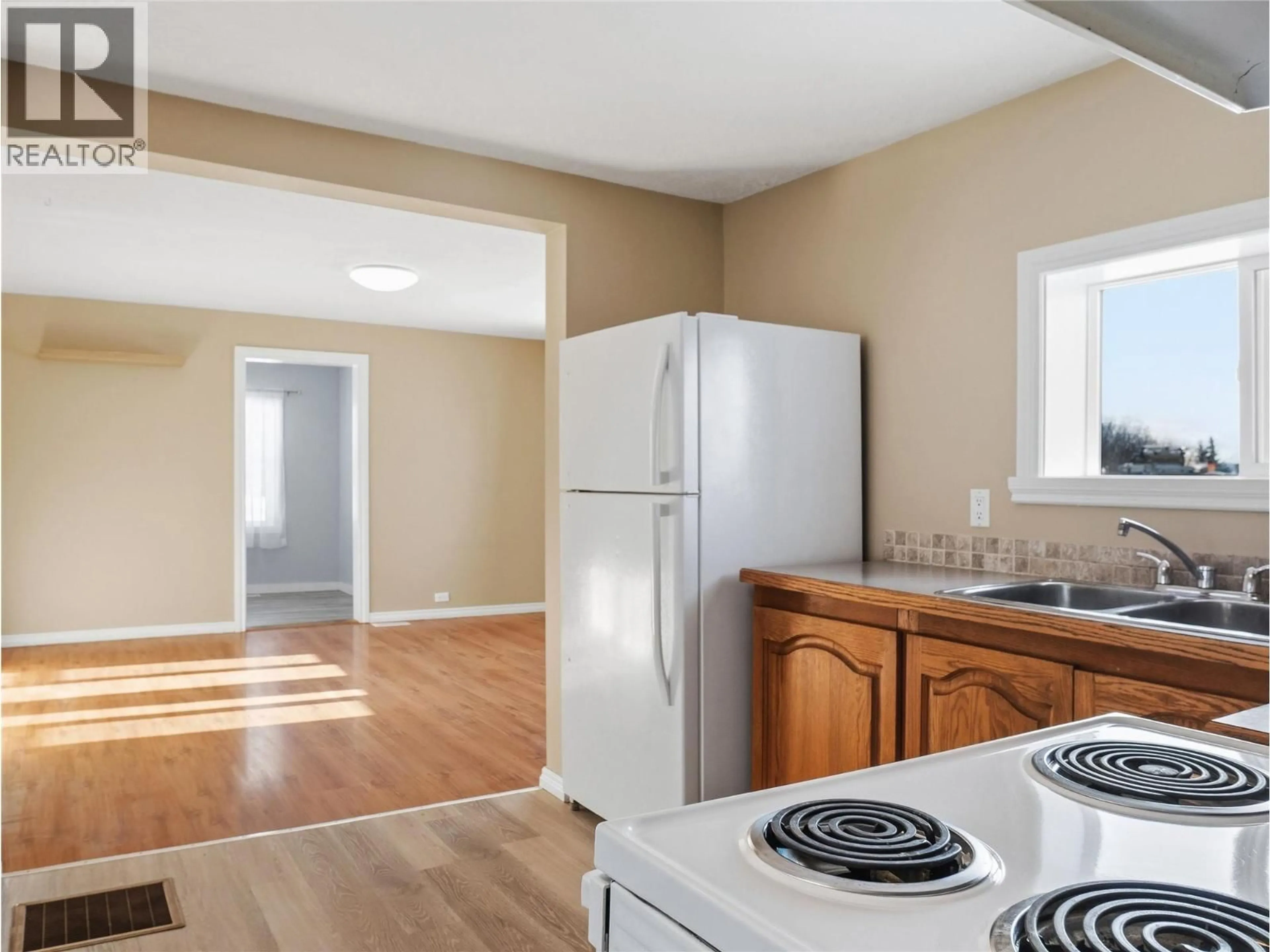 Unknown for 9033 ELWOOD DRIVE, Dawson Creek British Columbia V1G3M8