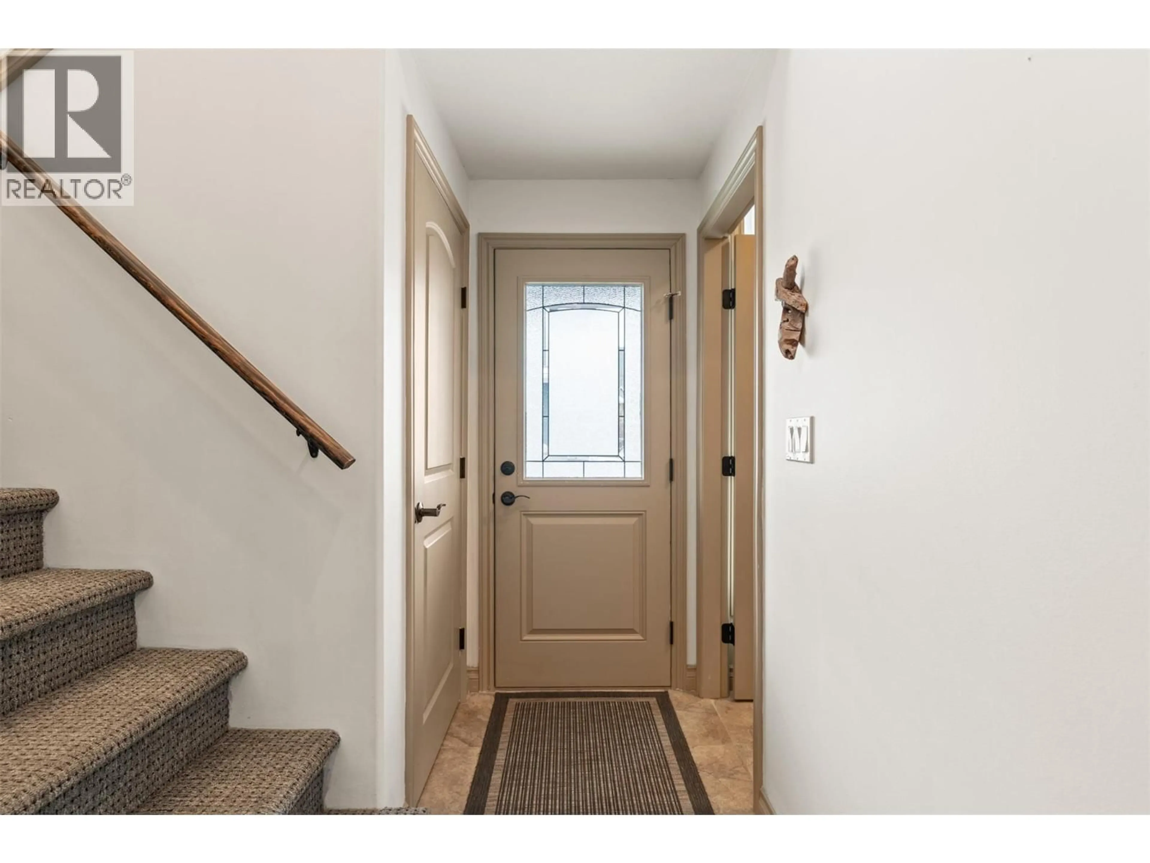 Indoor entryway for 518 ELK STREET, Vernon British Columbia V1H2A1
