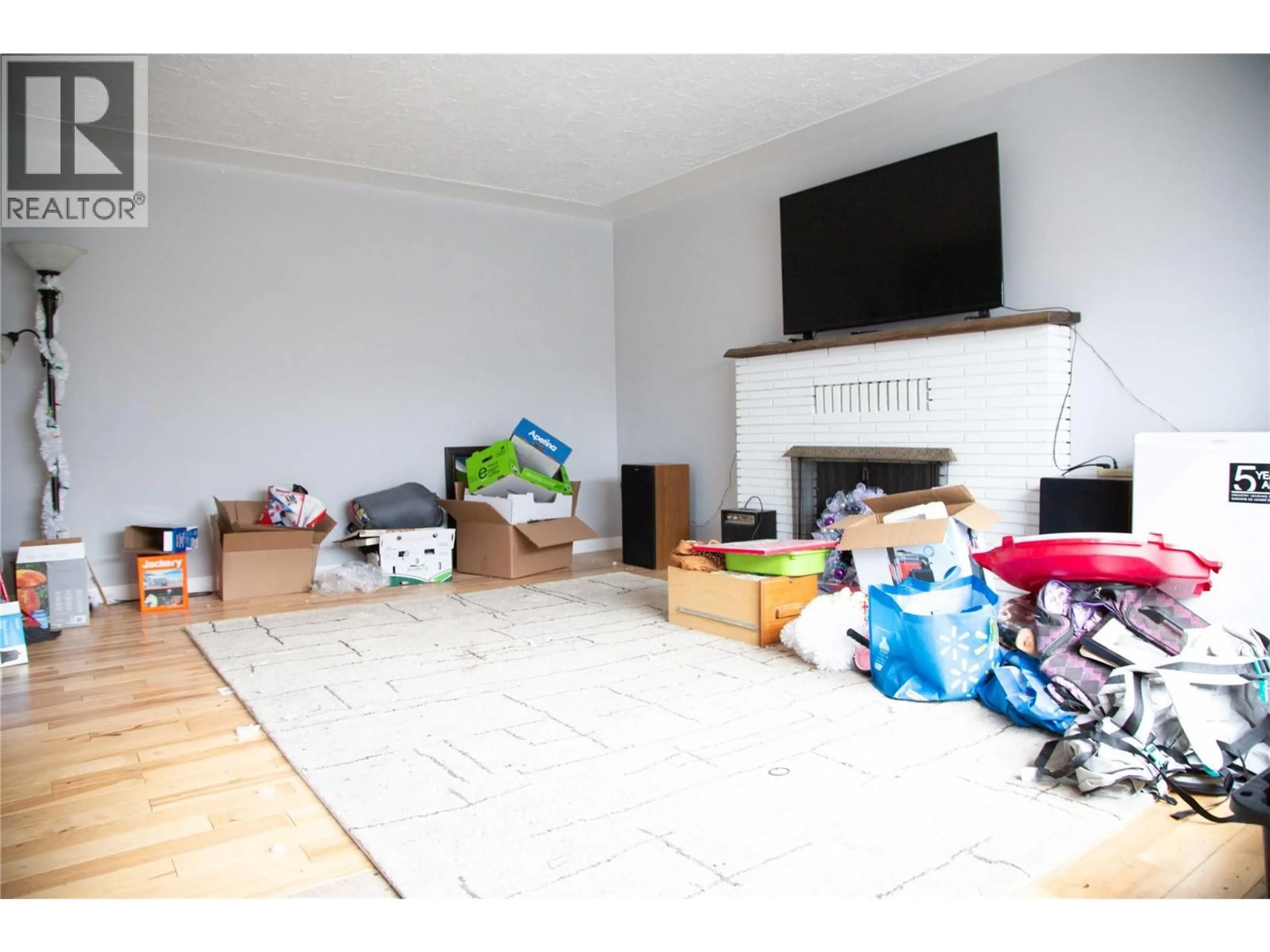 A pic of a room for 514 EDNA AVENUE, Penticton British Columbia V2A2M2