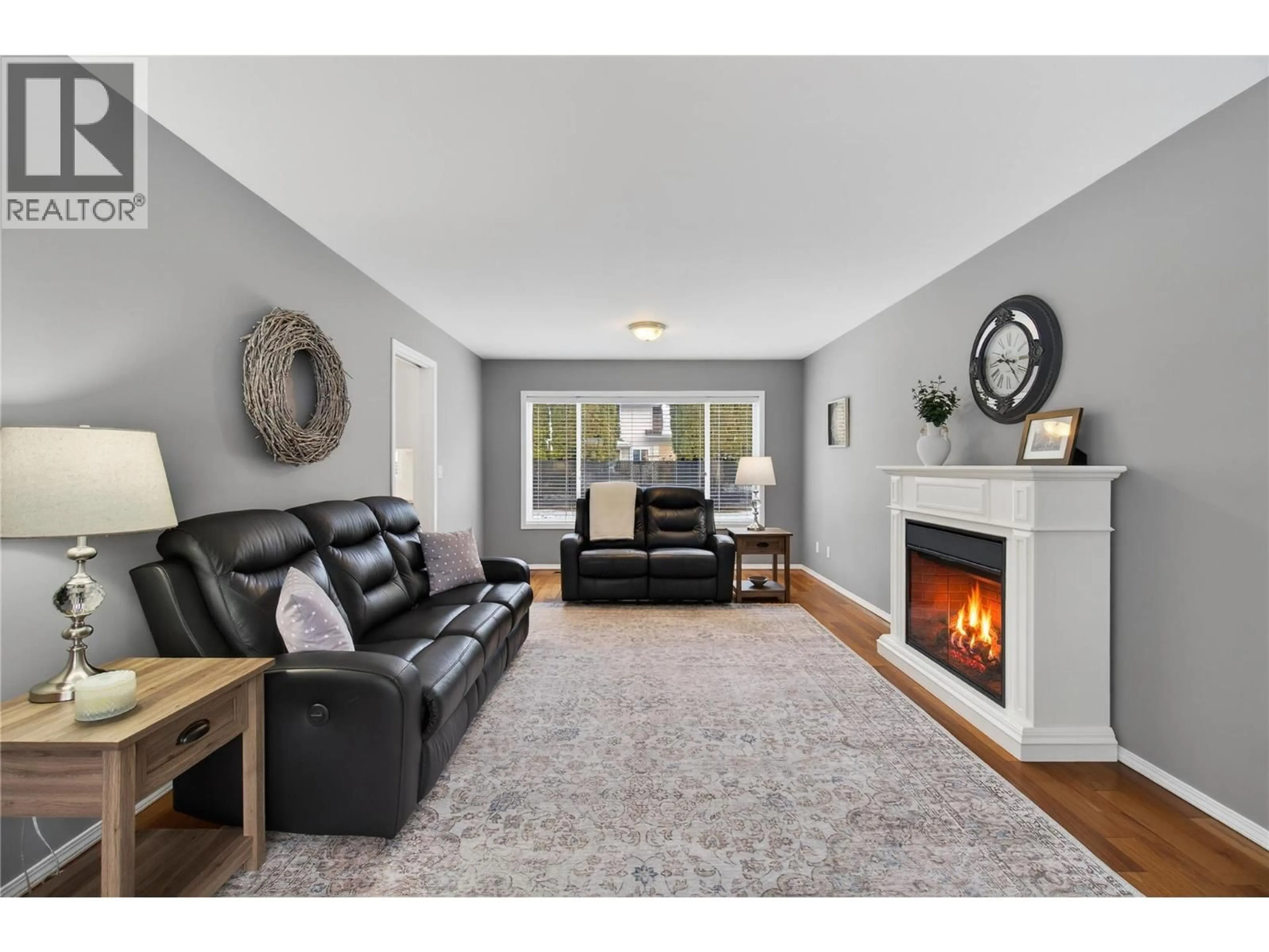 Living room with furniture, unknown for 514 FOREST PARK STREET, Sicamous British Columbia V0E2V0