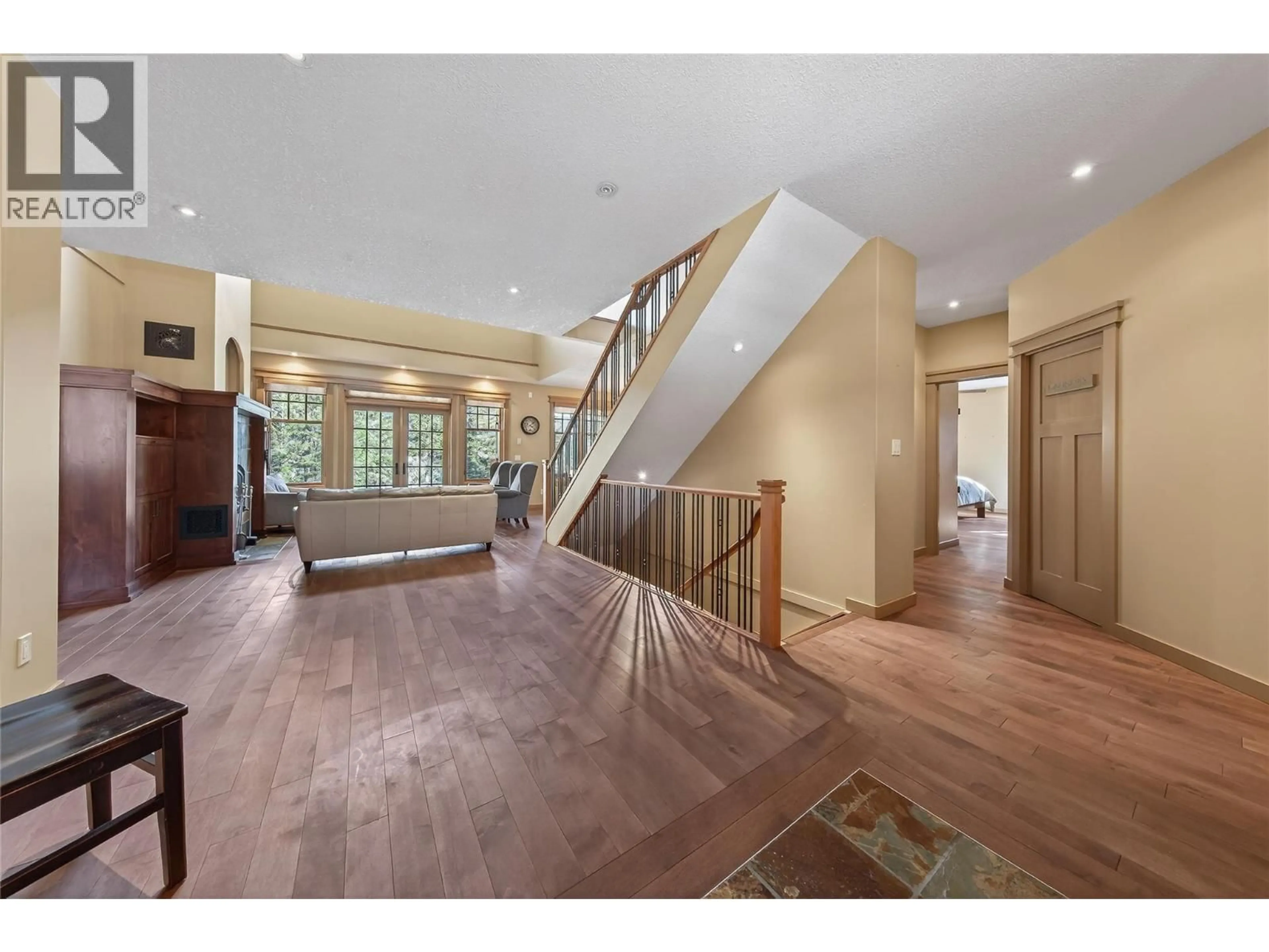 Indoor foyer for 6880 COLUMBIA RIDGE DRIVE, Fairmont Hot Springs British Columbia V0B1L2