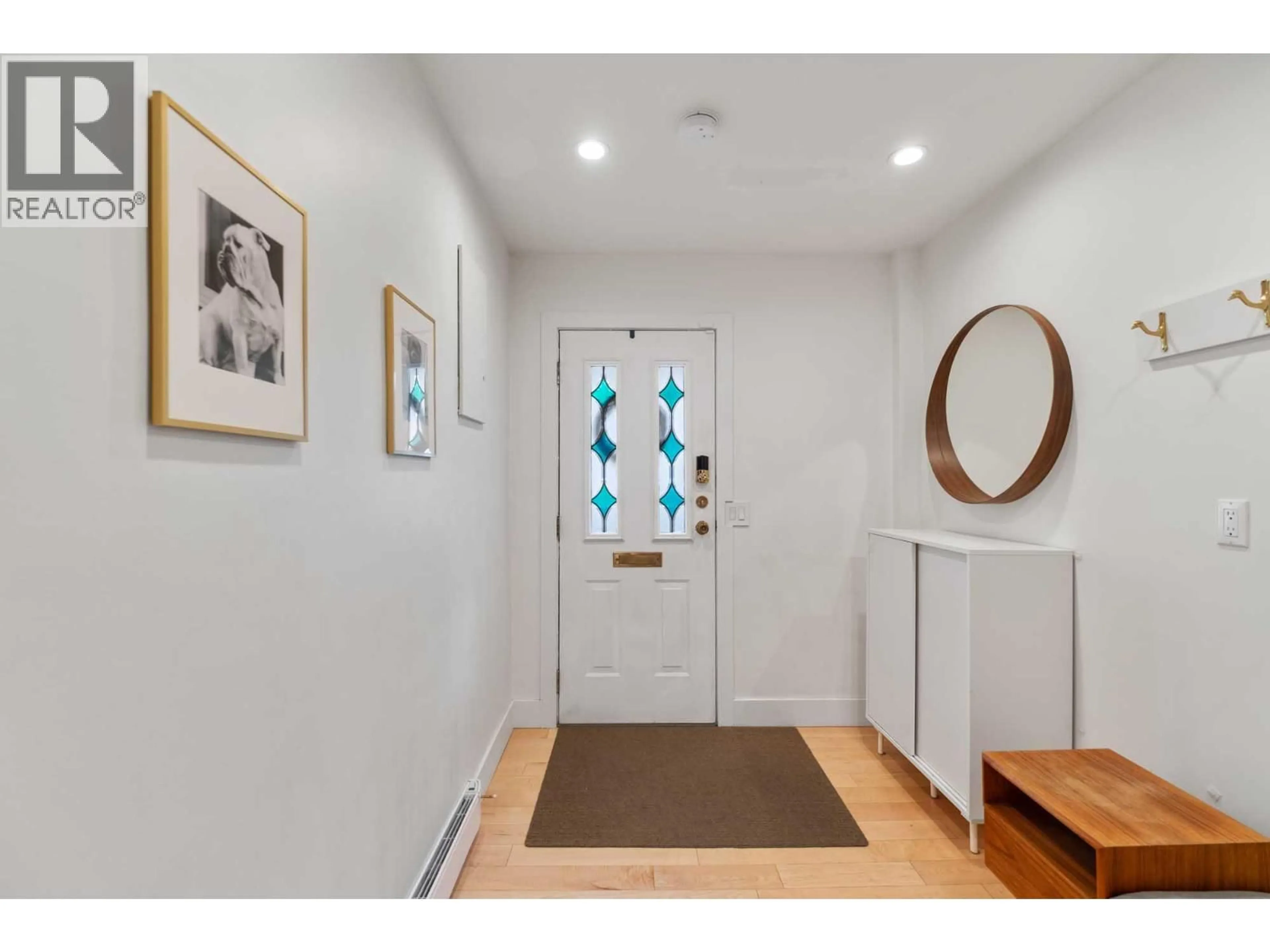 Indoor entryway for 14 - 1985 BURTCH ROAD, Kelowna British Columbia V1Y4B4