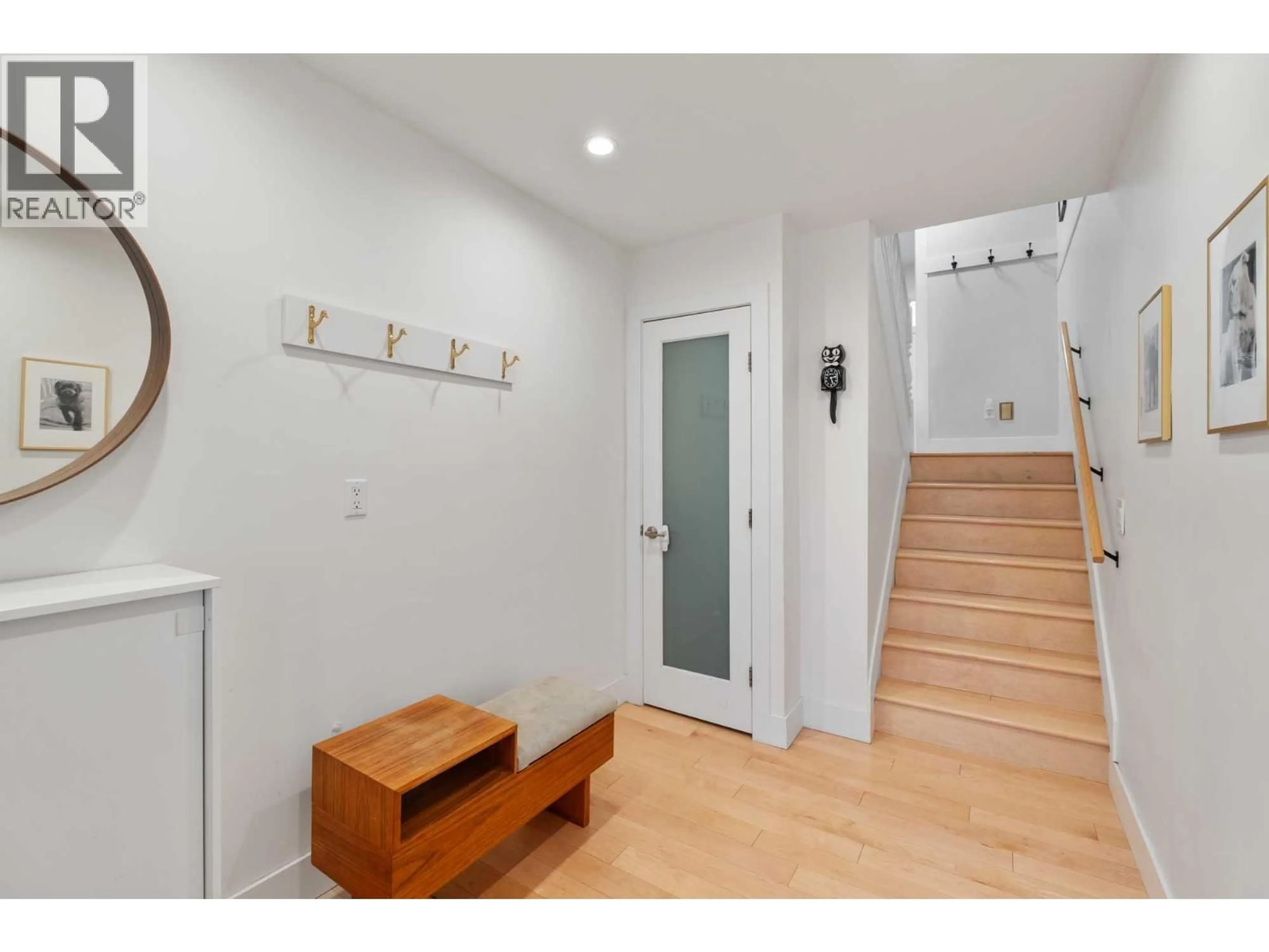 Indoor entryway for 14 - 1985 BURTCH ROAD, Kelowna British Columbia V1Y4B4