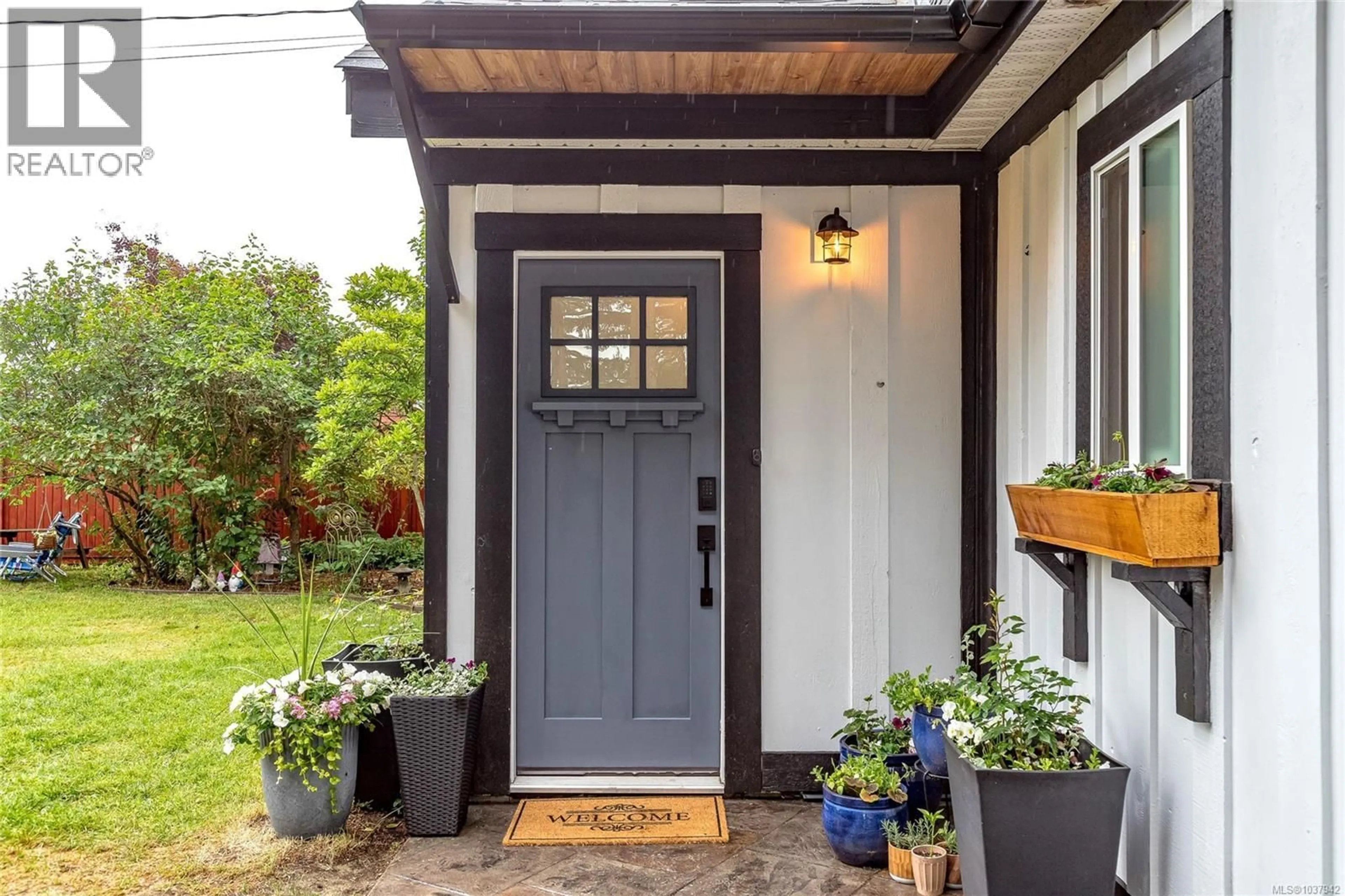 Indoor entryway for 2520 STAATS PLACE, Mill Bay British Columbia V8H1B1