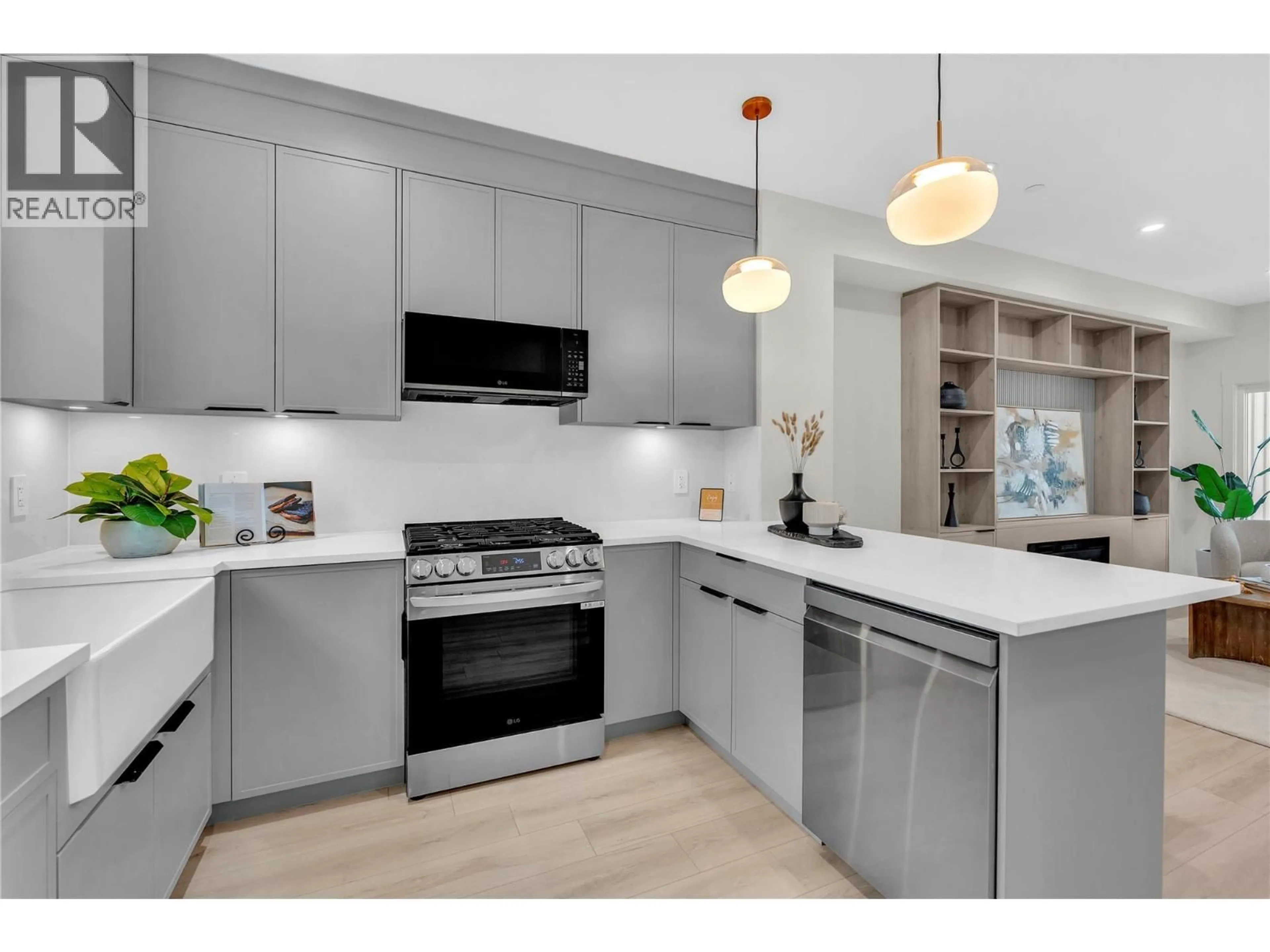 Contemporary kitchen, ceramic/tile floor for 106 - 784 ARGYLE STREET, Penticton British Columbia V2A0J6