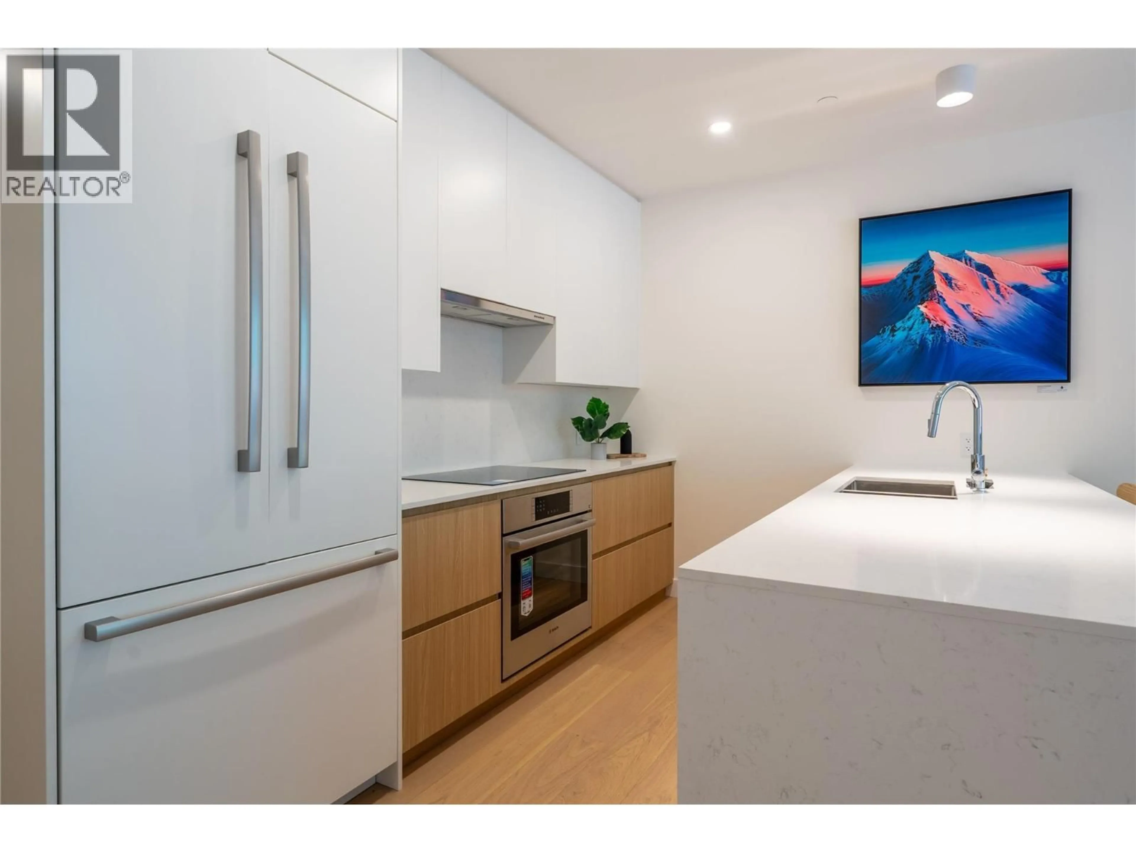 Contemporary kitchen, unknown for 1111 - 1702 COURSIER AVENUE, Revelstoke British Columbia V0E2S3