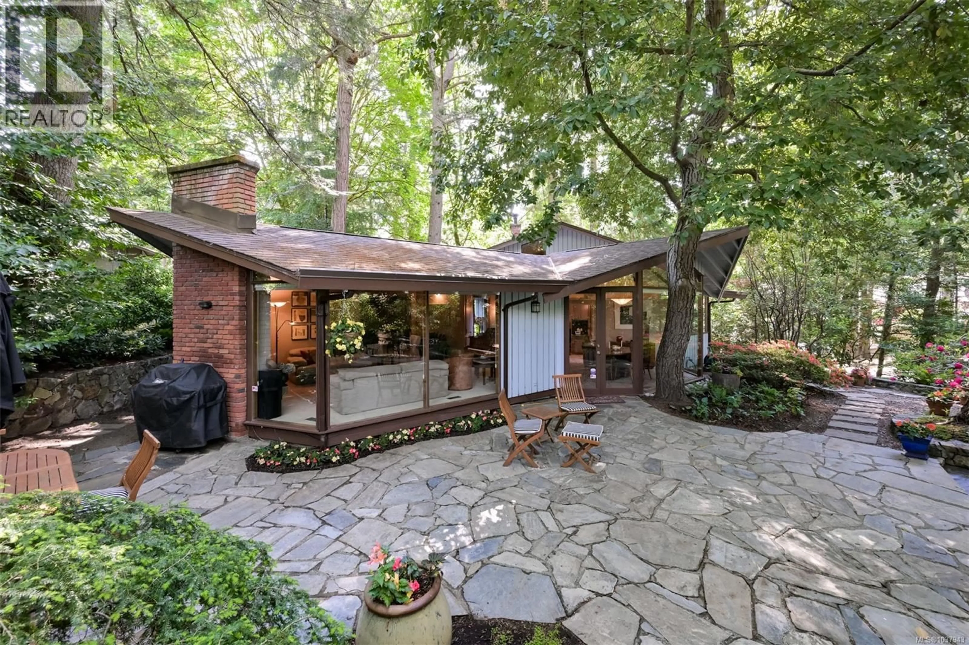Unknown for 4500 EDGEWOOD PLACE, Saanich British Columbia V8X2N7