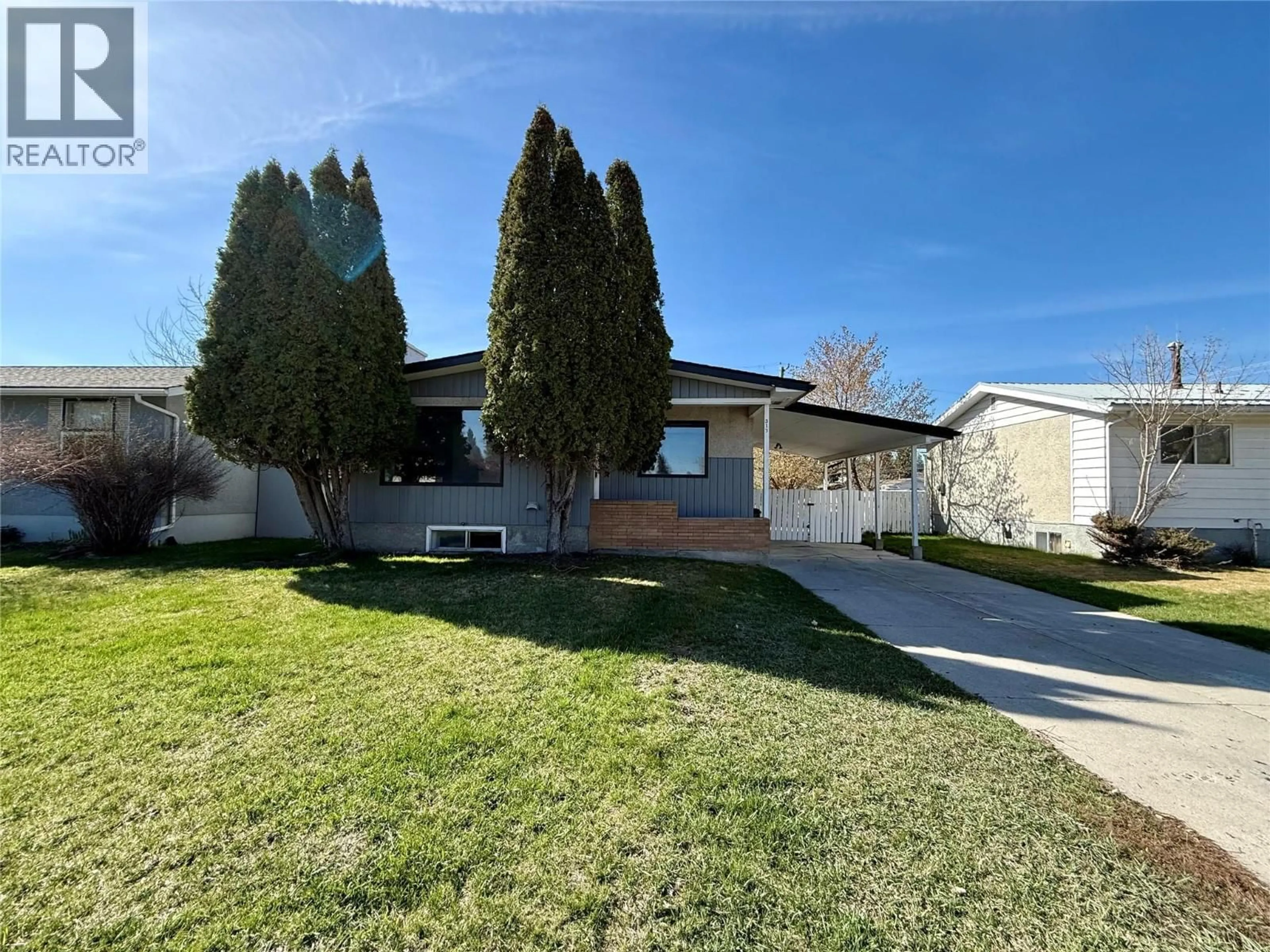 A pic from outside/outdoor area/front of a property/back of a property/a pic from drone, street for 313 11TH STREET SOUTH, Cranbrook British Columbia V1C1V1