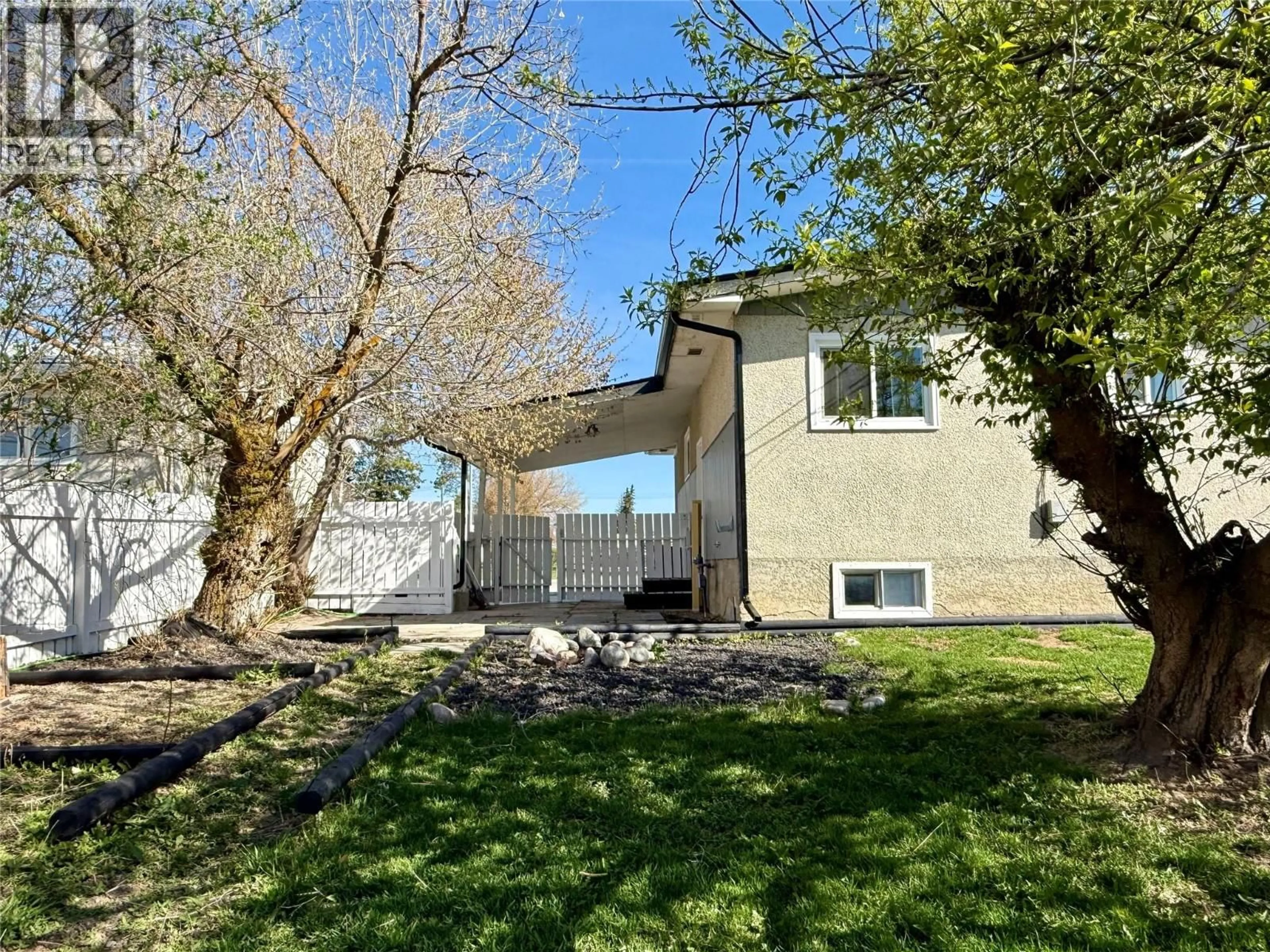 A pic from outside/outdoor area/front of a property/back of a property/a pic from drone, street for 313 11TH STREET SOUTH, Cranbrook British Columbia V1C1V1