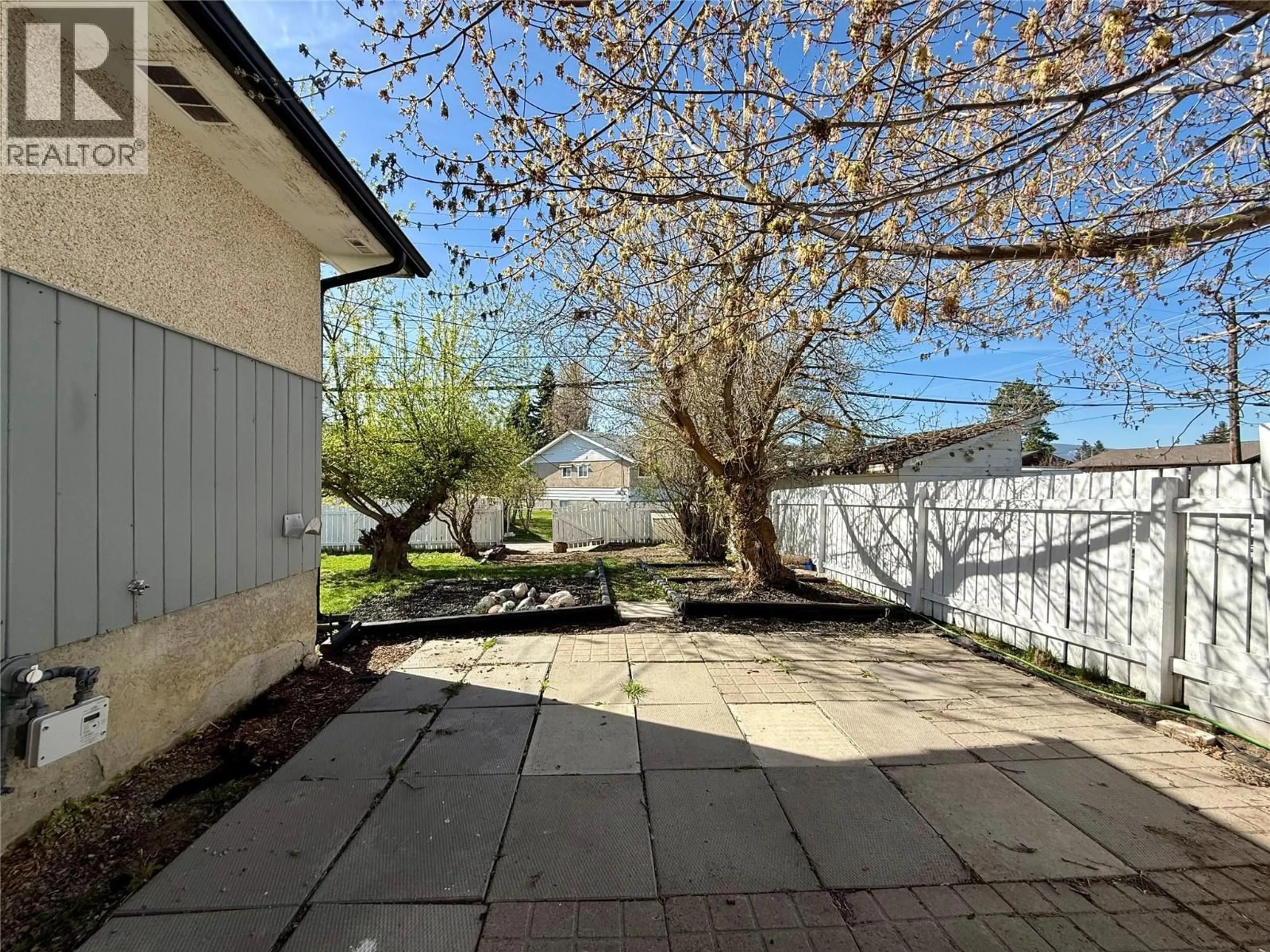 Patio, street for 313 11TH STREET SOUTH, Cranbrook British Columbia V1C1V1