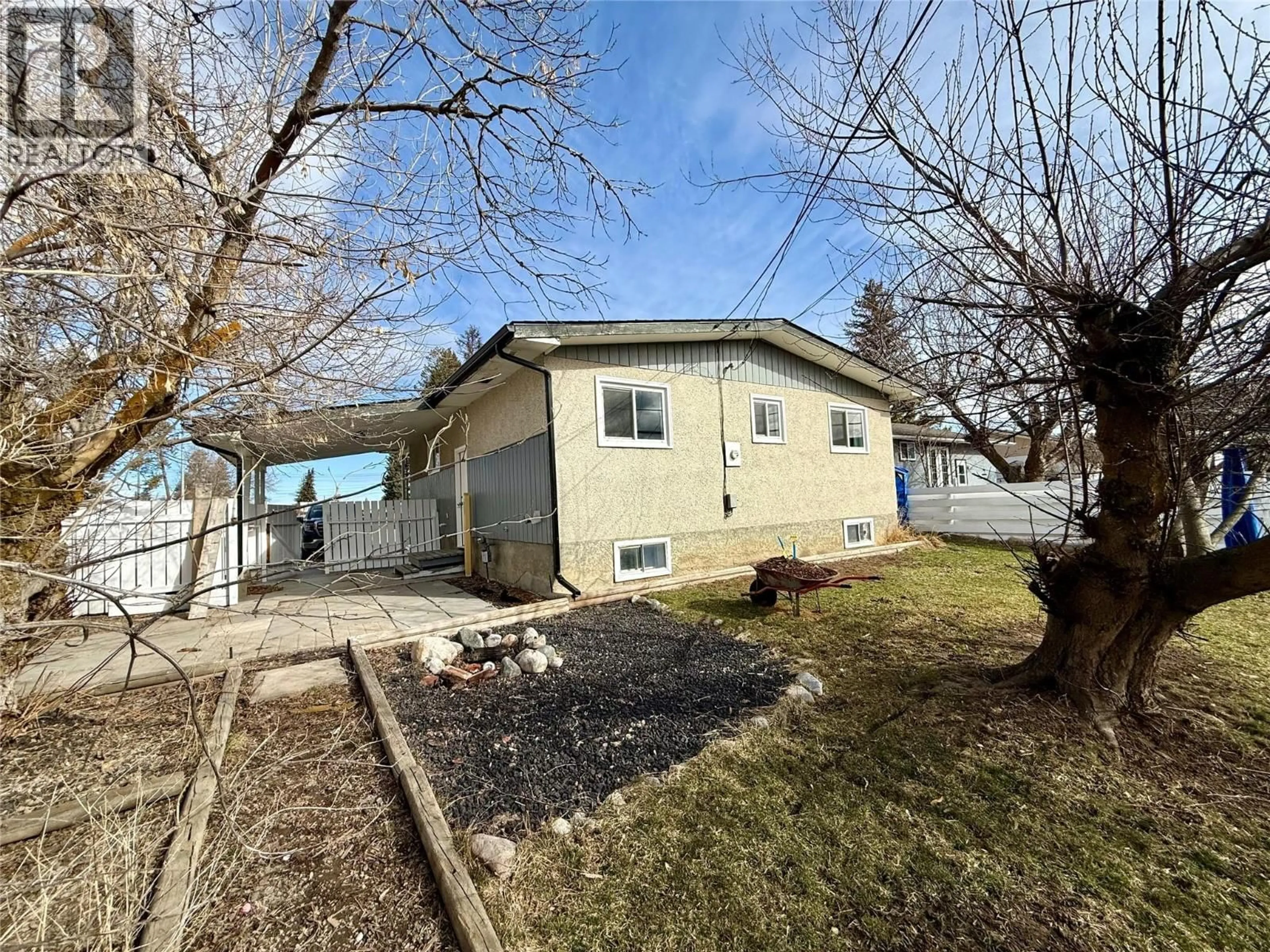 A pic from outside/outdoor area/front of a property/back of a property/a pic from drone, street for 313 11TH STREET SOUTH, Cranbrook British Columbia V1C1V1
