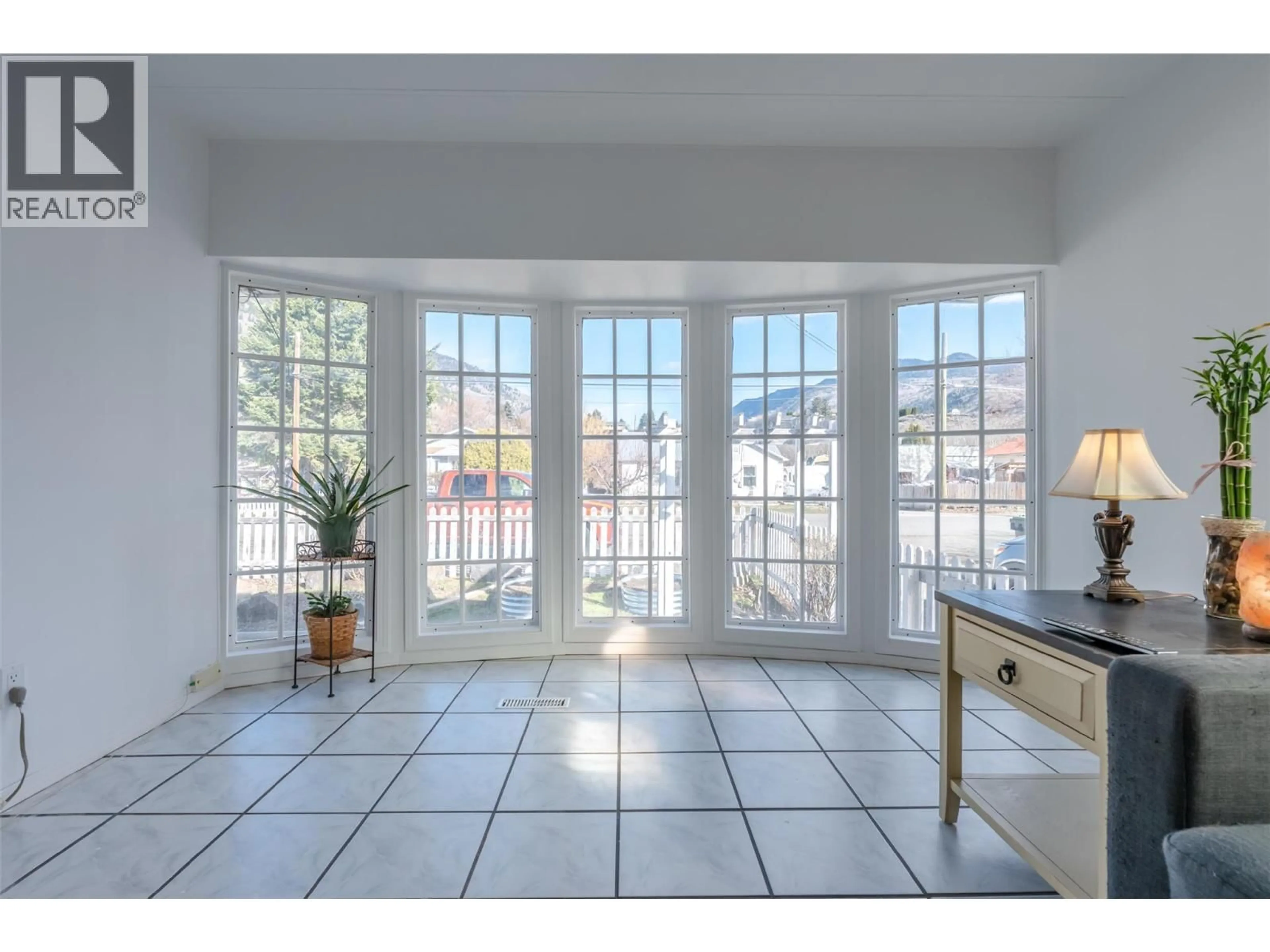 Indoor entryway for 411 6TH AVENUE, Keremeos British Columbia V0X1N3