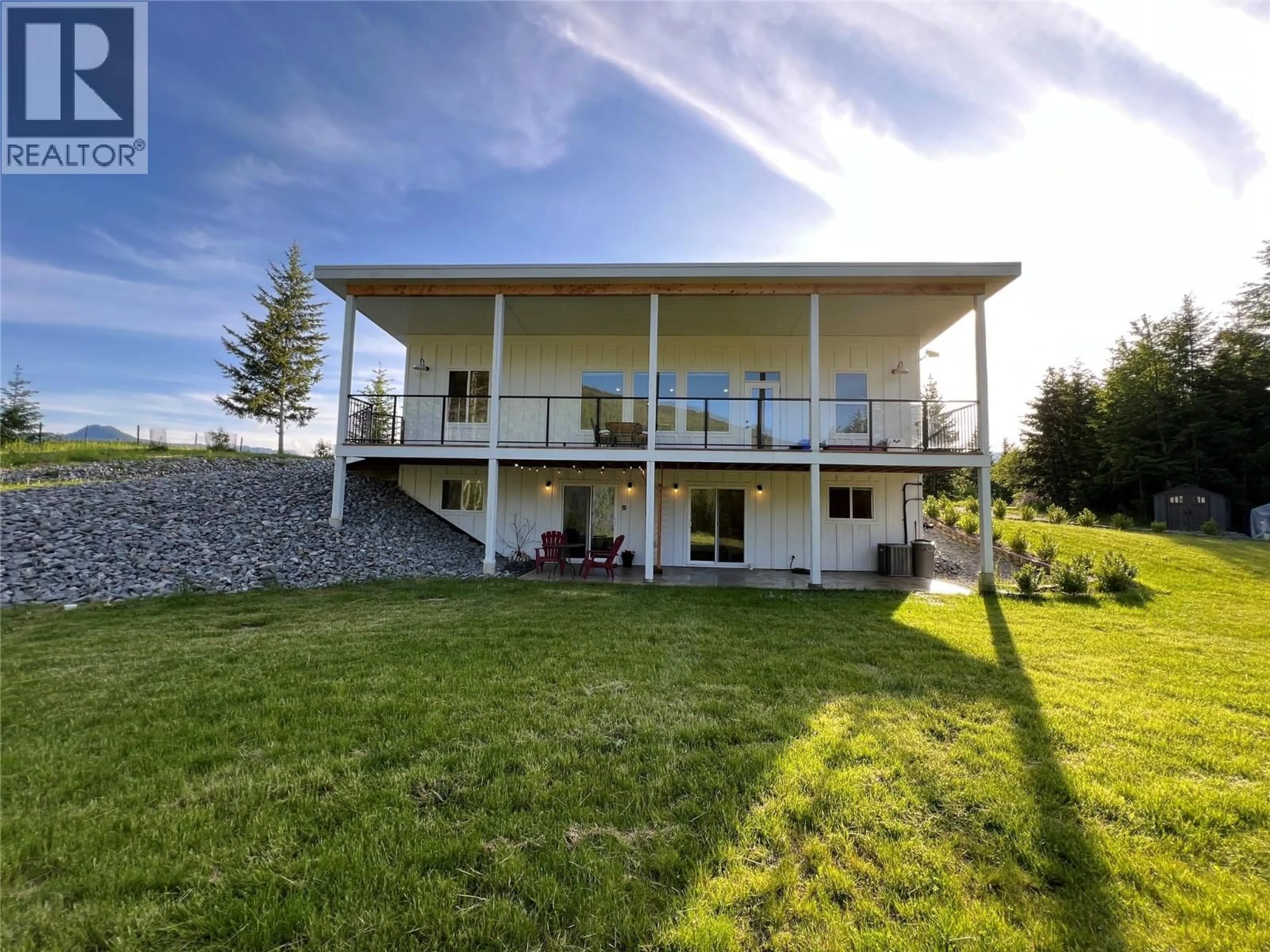 A pic from outside/outdoor area/front of a property/back of a property/a pic from drone, building for 5090 50A STREET NORTHEAST, Salmon Arm British Columbia V1E1Y6