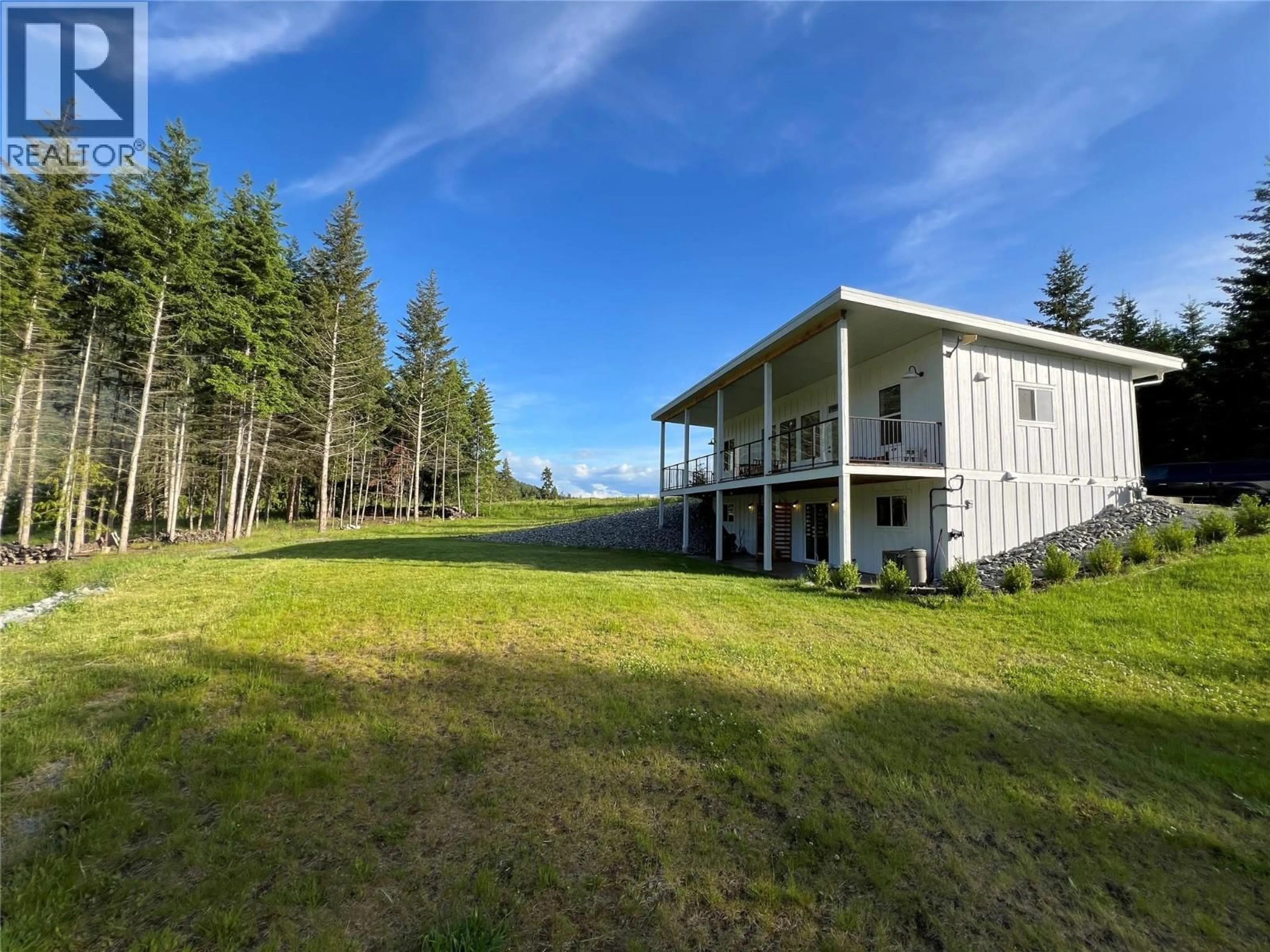A pic from outside/outdoor area/front of a property/back of a property/a pic from drone, unknown for 5090 50A STREET NORTHEAST, Salmon Arm British Columbia V1E1Y6