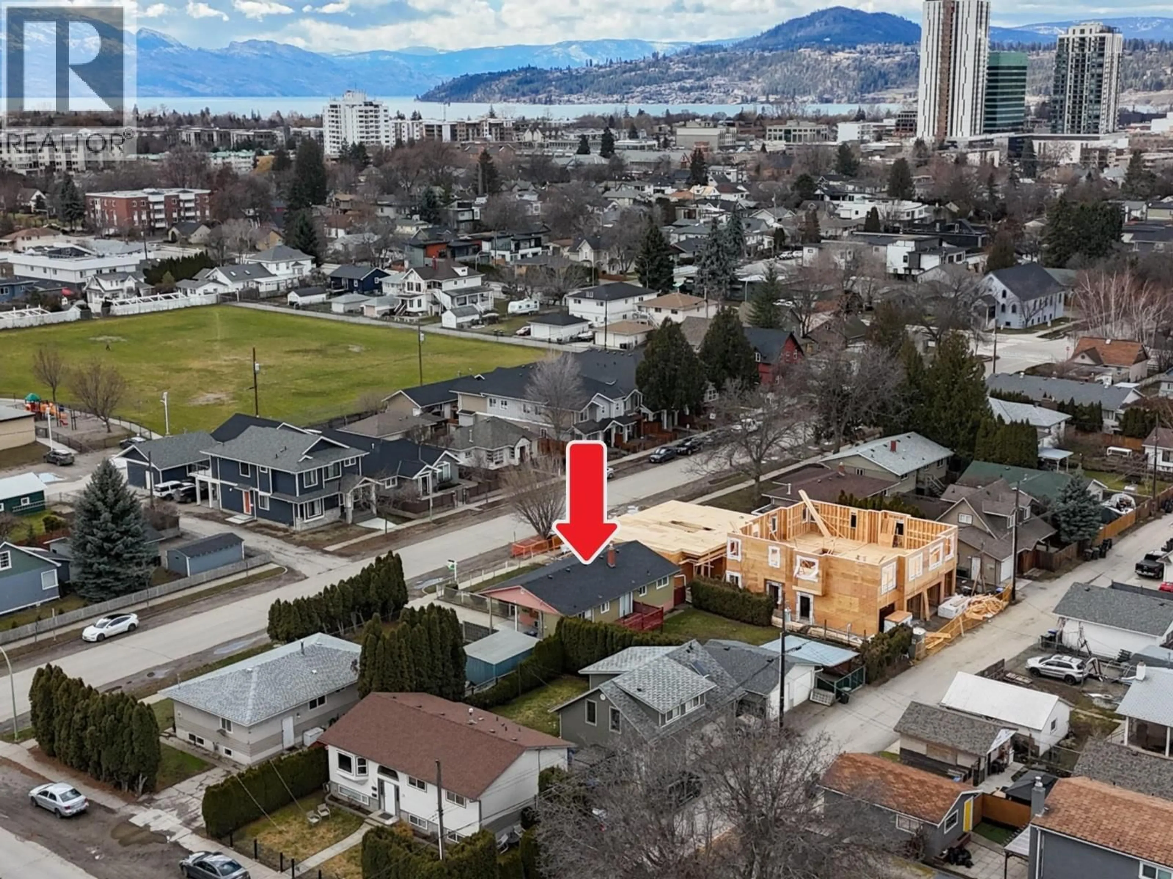 A pic from outside/outdoor area/front of a property/back of a property/a pic from drone, city buildings view from balcony for 958 STOCKWELL AVENUE, Kelowna British Columbia V1Y6W2