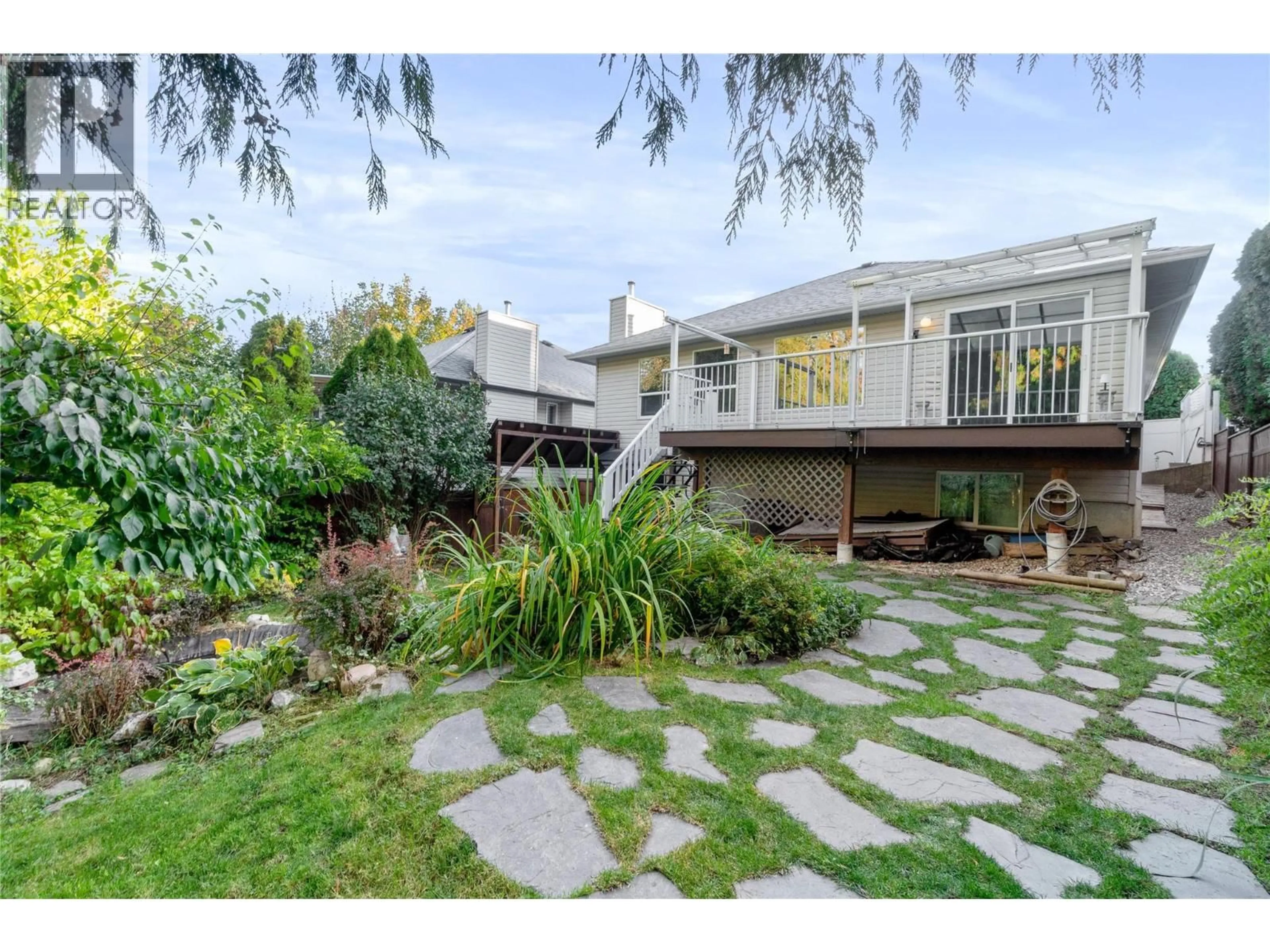 Patio, street for 721 11 STREET SOUTHEAST, Salmon Arm British Columbia V1E1R3