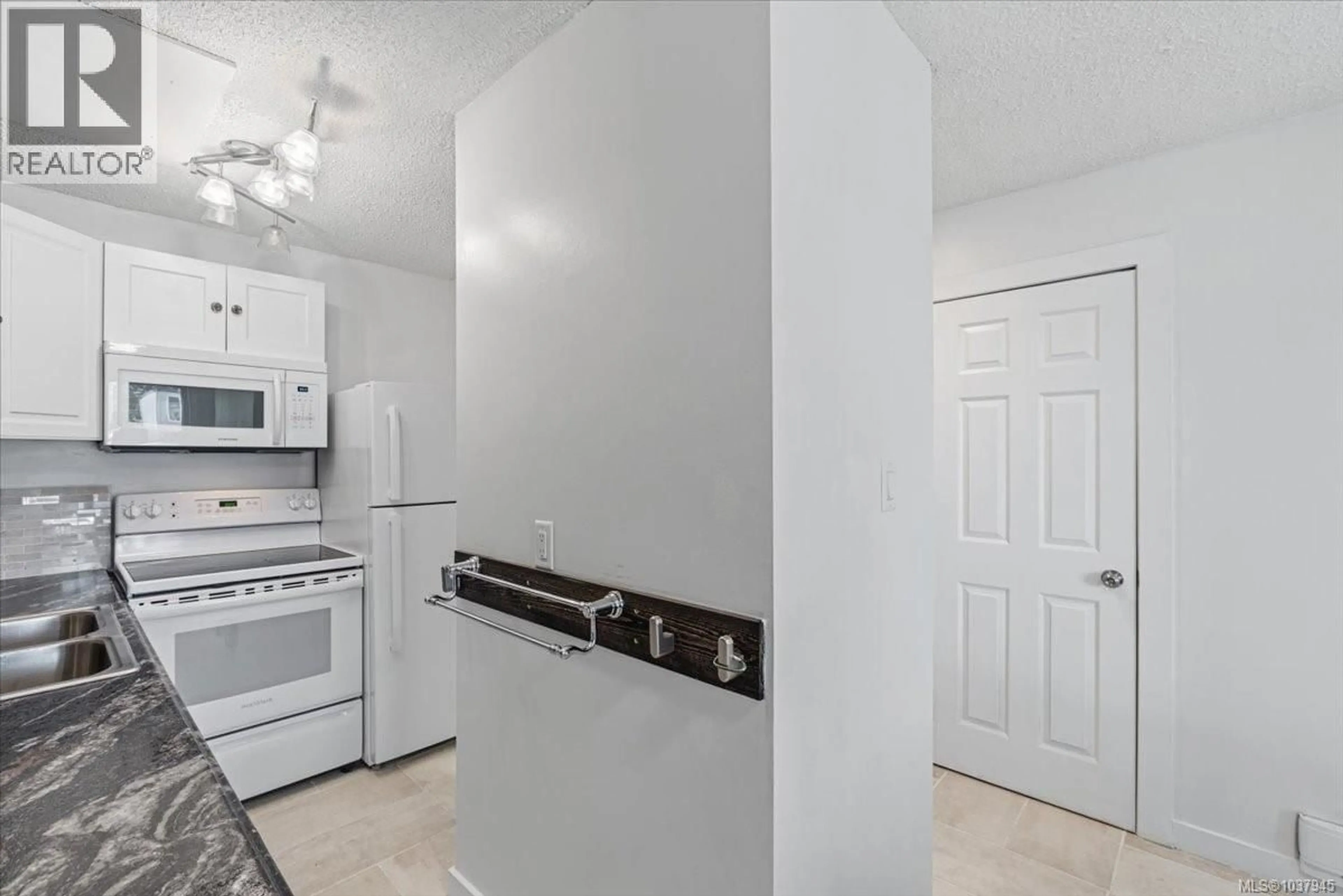 Standard kitchen, unknown for 53 - 444 BRUCE AVENUE, Nanaimo British Columbia V9R5W5