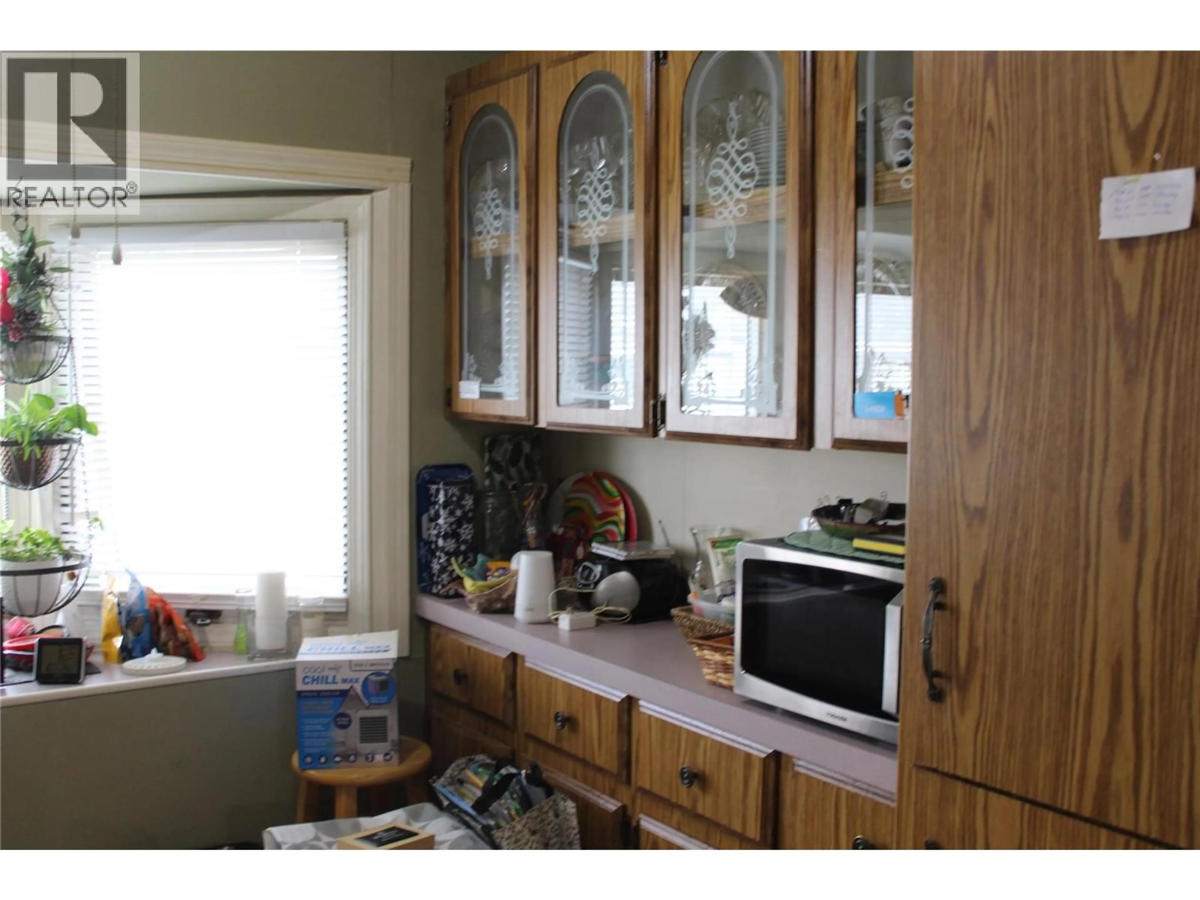 Standard kitchen, wood/laminate floor for 5280 69 AVENUE NORTHEAST, Salmo British Columbia V0E1K0