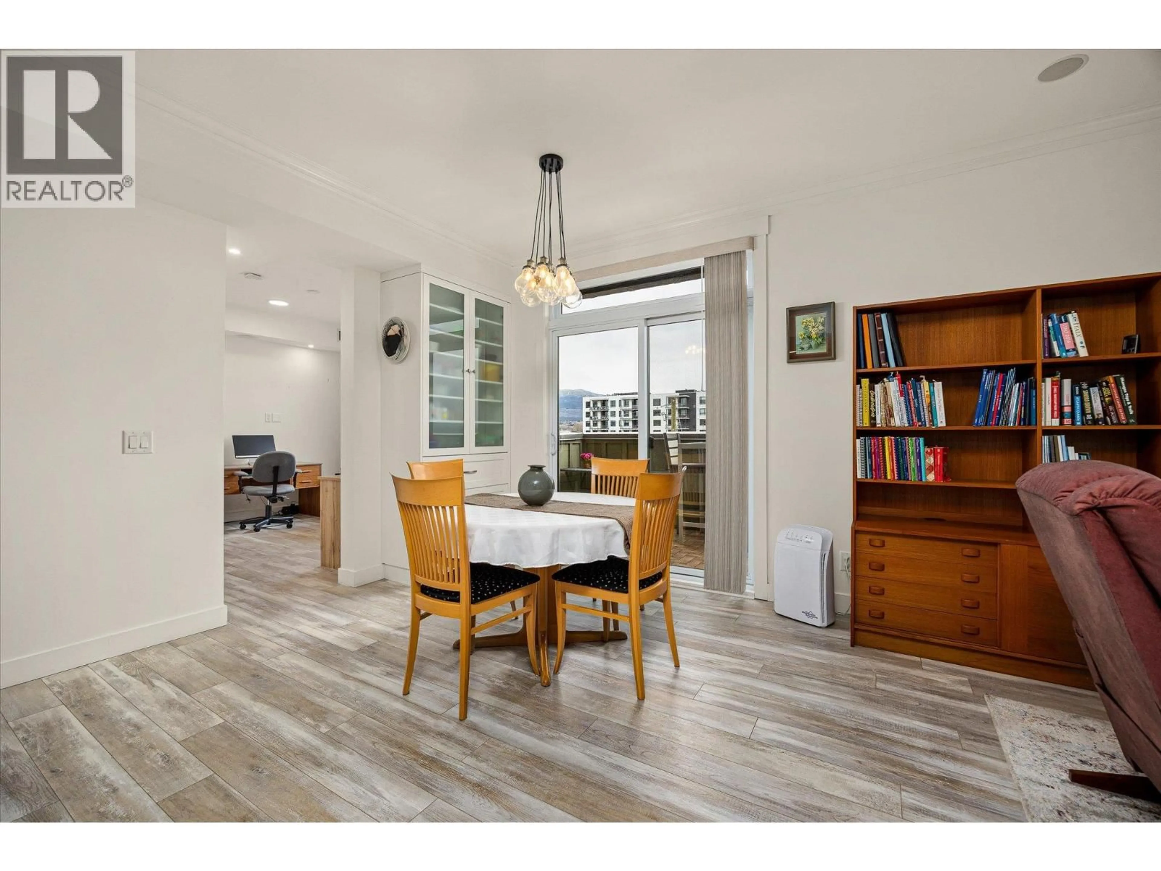 Dining room, wood/laminate floor for 304 - 2901 ABBOTT STREET, Kelowna British Columbia V1Y1G7