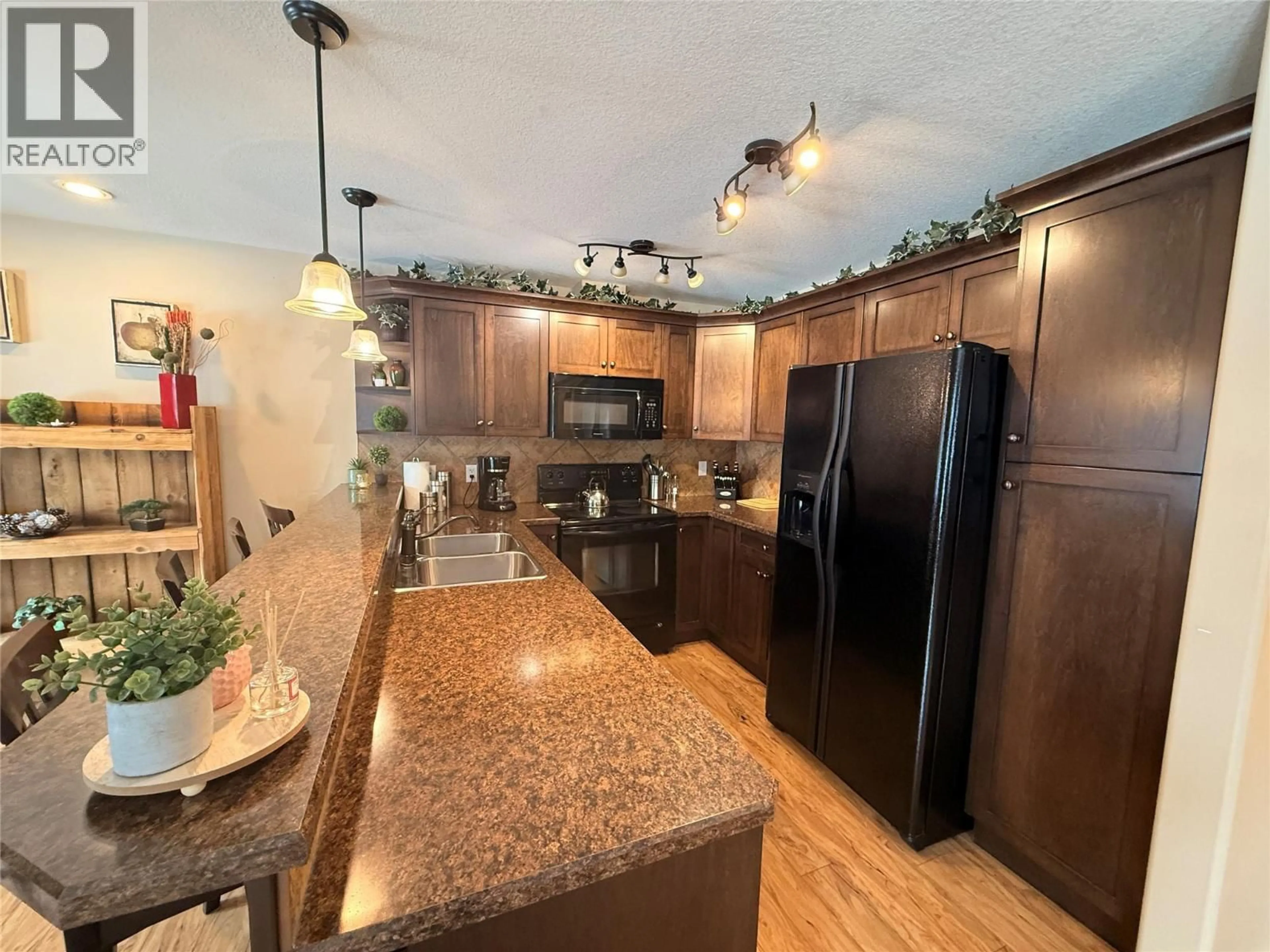 Open concept kitchen, ceramic/tile floor for 701 - 7337 PROSPECTOR AVENUE, Radium Hot Springs British Columbia V0A1M0