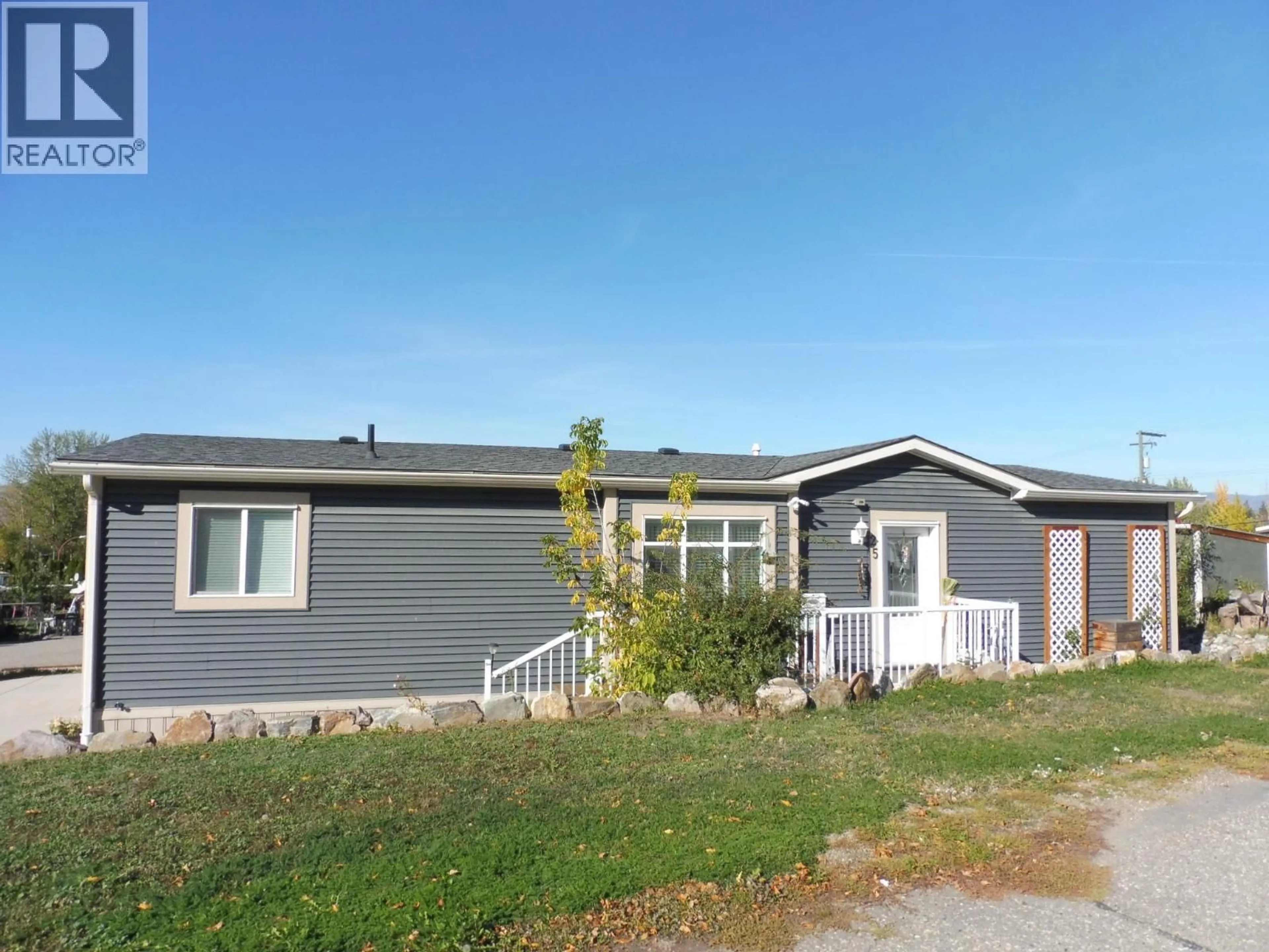 Home with vinyl exterior material, street for 25 - 1600 43 AVENUE, Vernon British Columbia V1T9G6