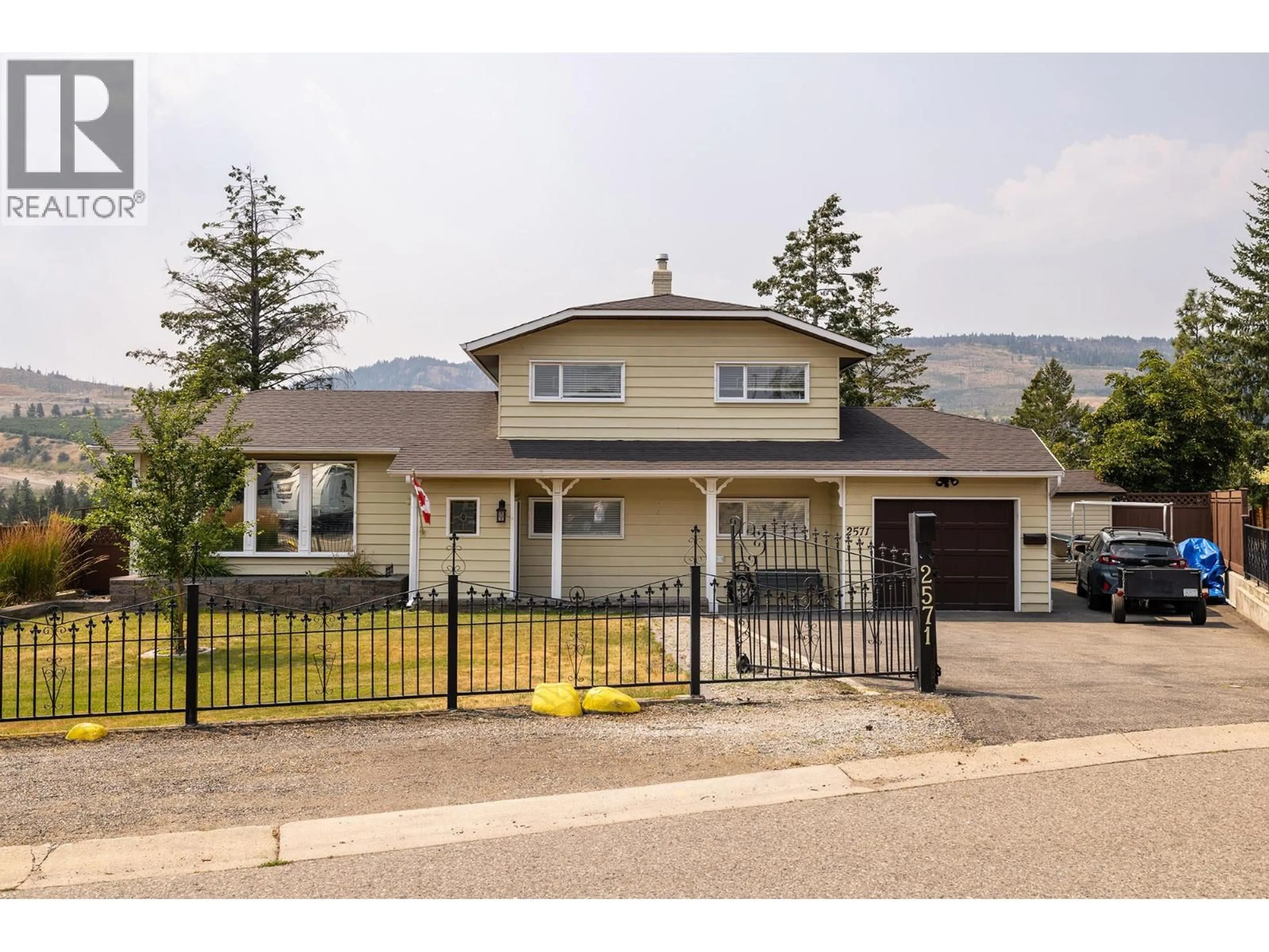 Home with vinyl exterior material, street for 2571 PINERIDGE PLACE, West Kelowna British Columbia V4T2J7