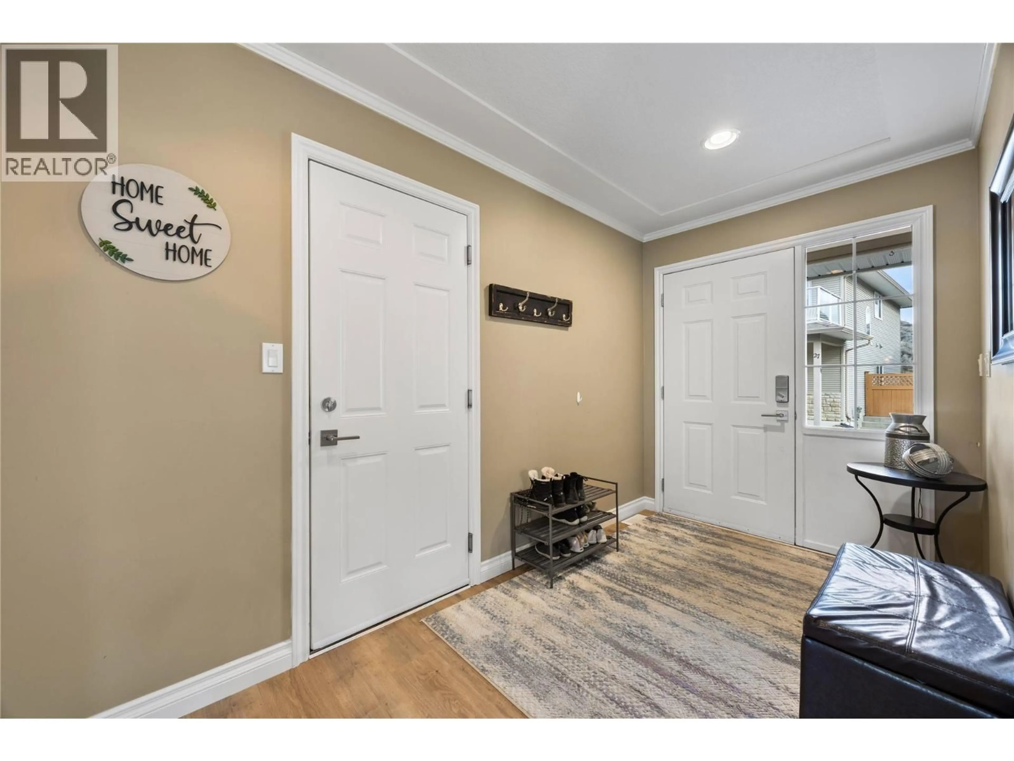 Indoor entryway for 35 - 2210 QU'APPELLE BOULEVARD, Kamloops British Columbia V2E2S6
