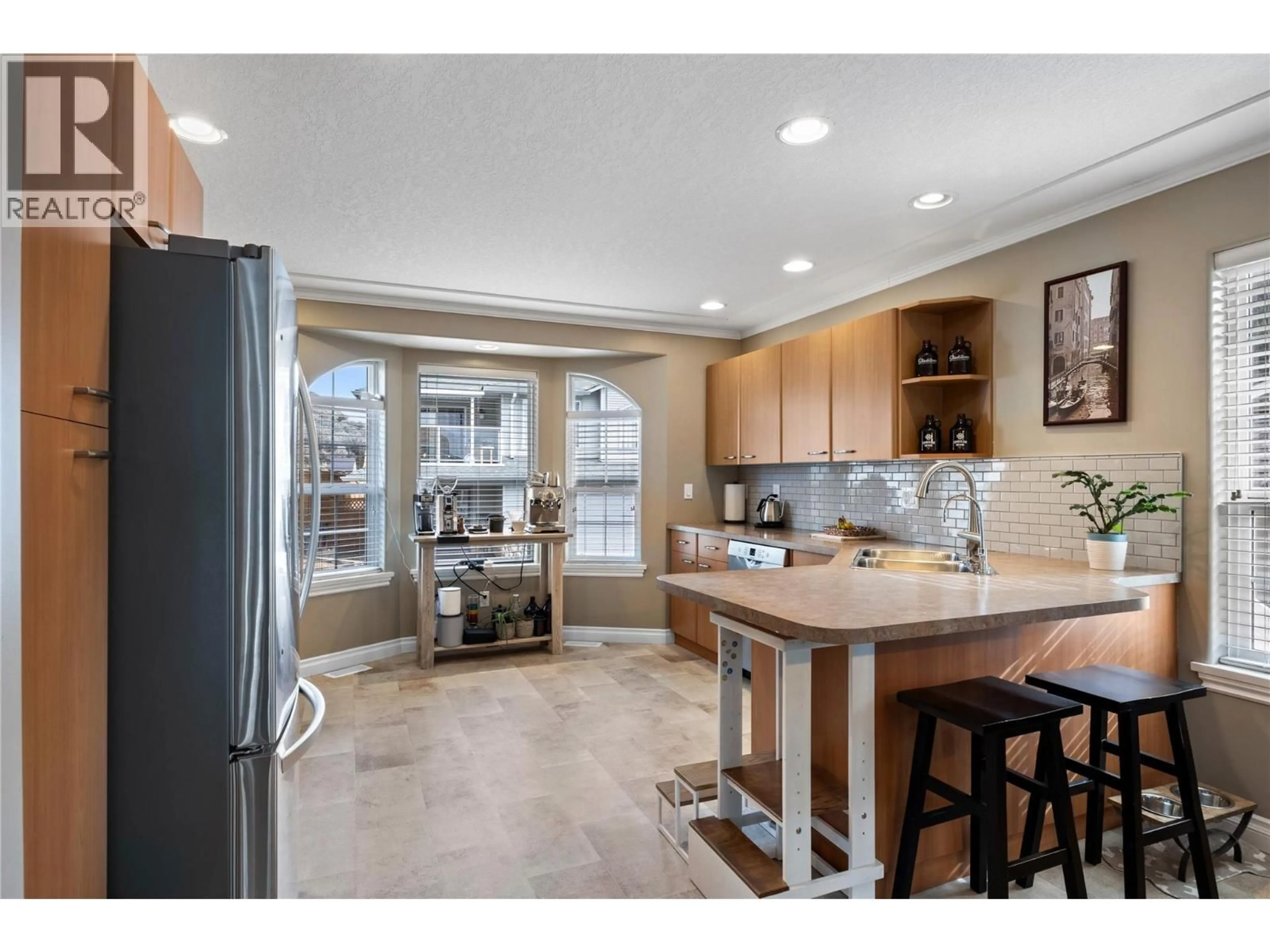 Open concept kitchen, ceramic/tile floor for 35 - 2210 QU'APPELLE BOULEVARD, Kamloops British Columbia V2E2S6