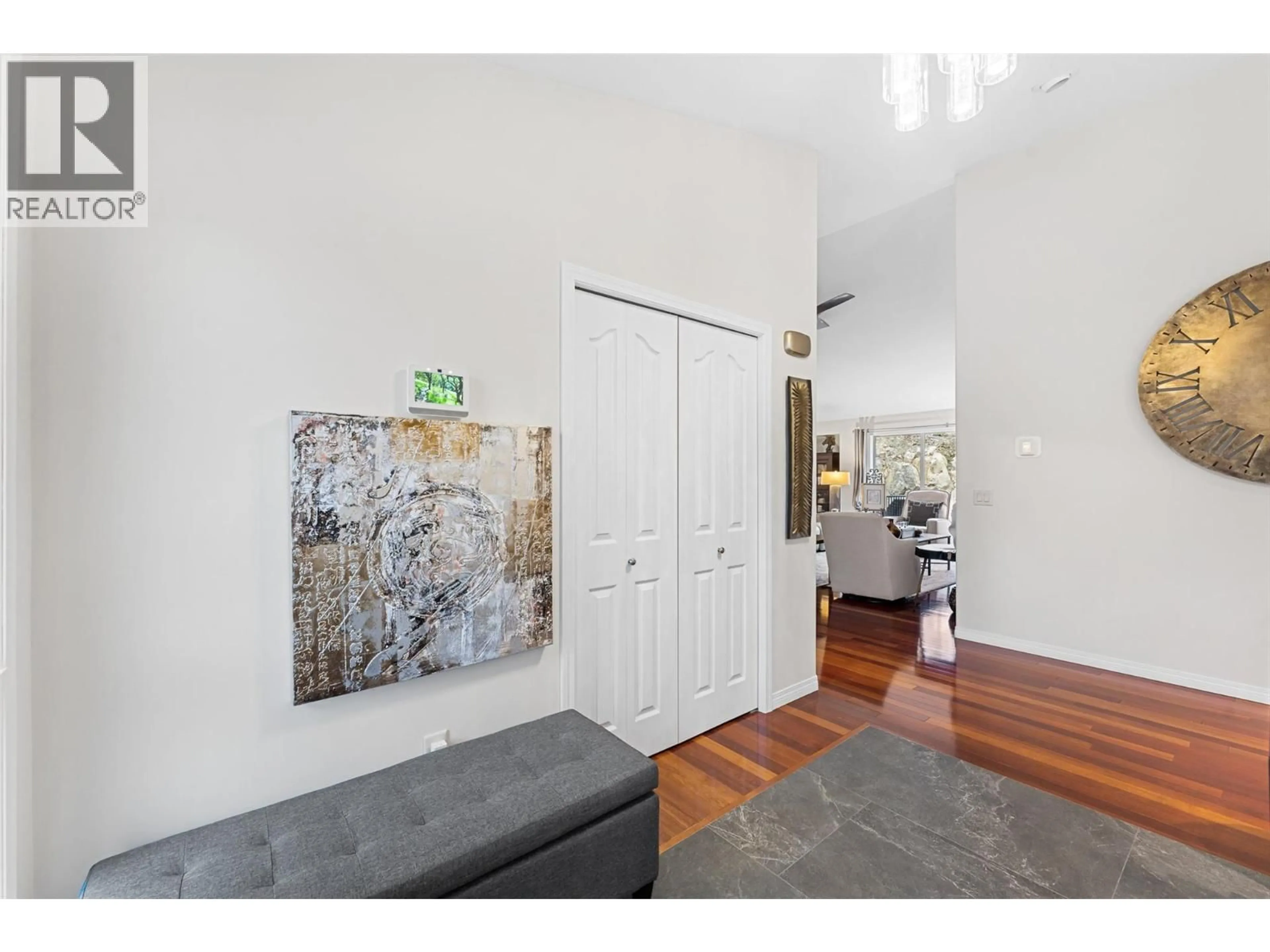 Indoor entryway for 2090 CHILCOTIN CRESCENT, Kelowna British Columbia V1V2P2