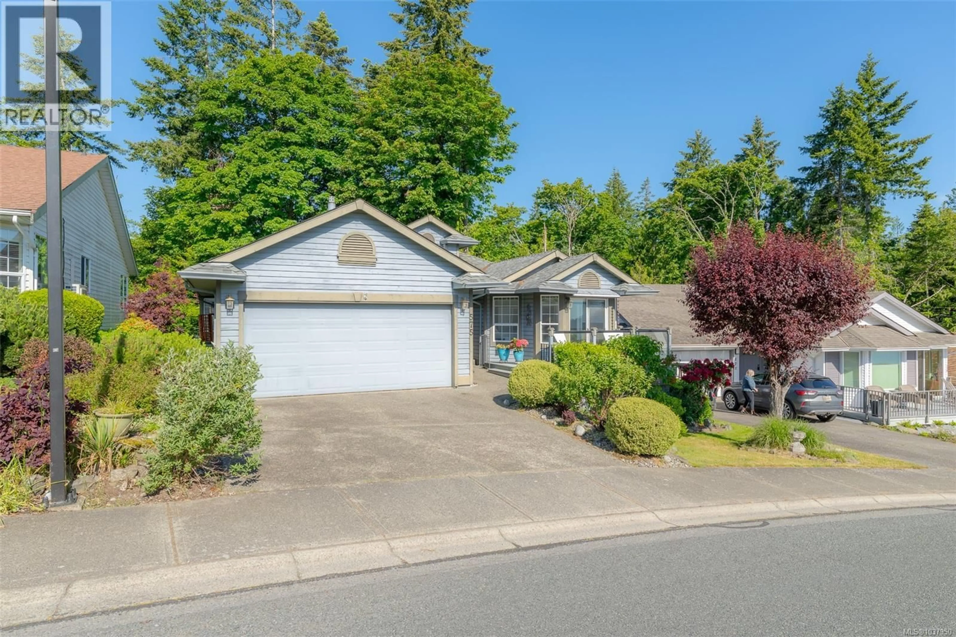 Home with vinyl exterior material, street for 575 MARINE VIEW, Cobble Hill British Columbia V8H0K8