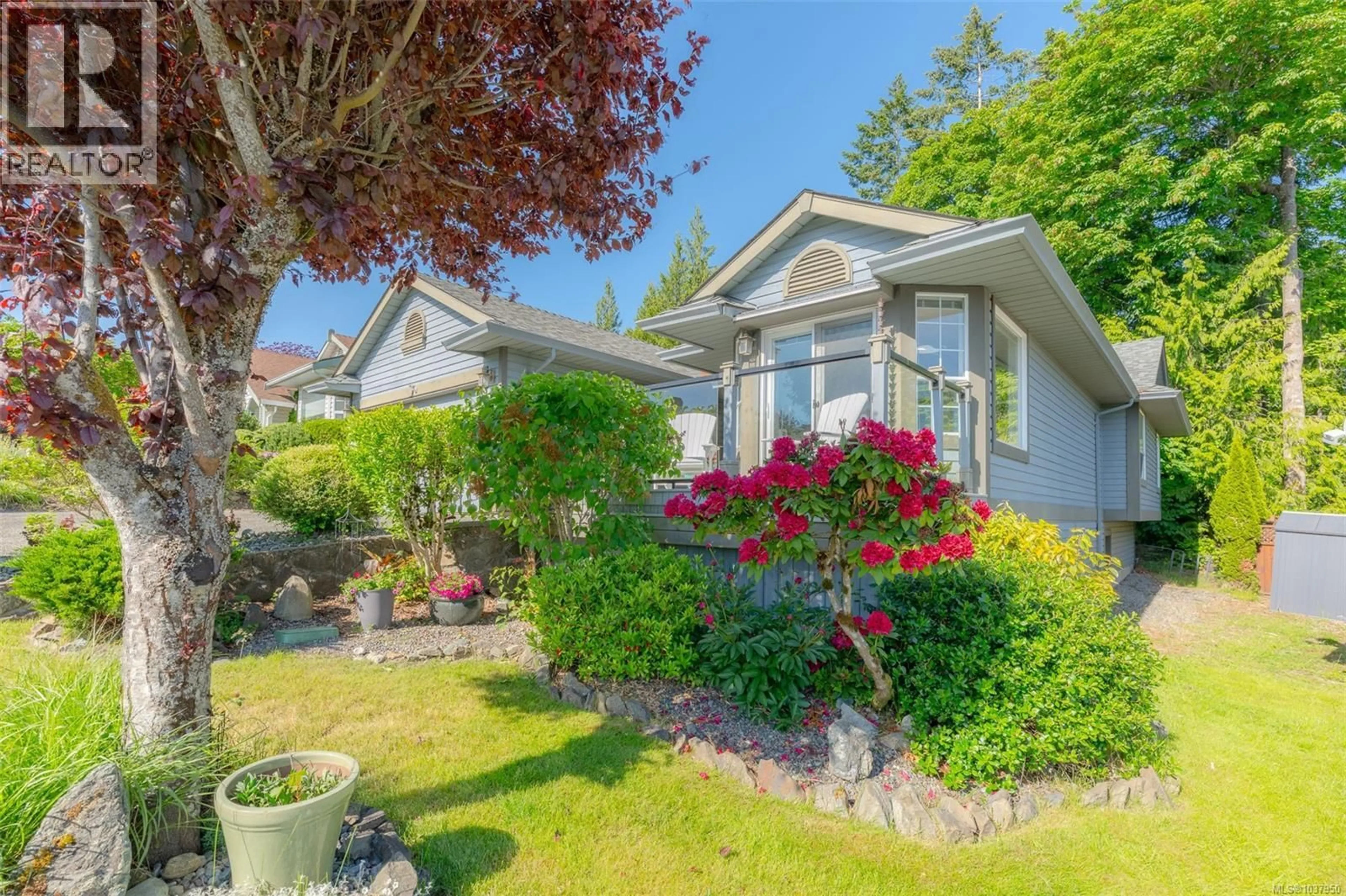 Home with vinyl exterior material, street for 575 MARINE VIEW, Cobble Hill British Columbia V8H0K8