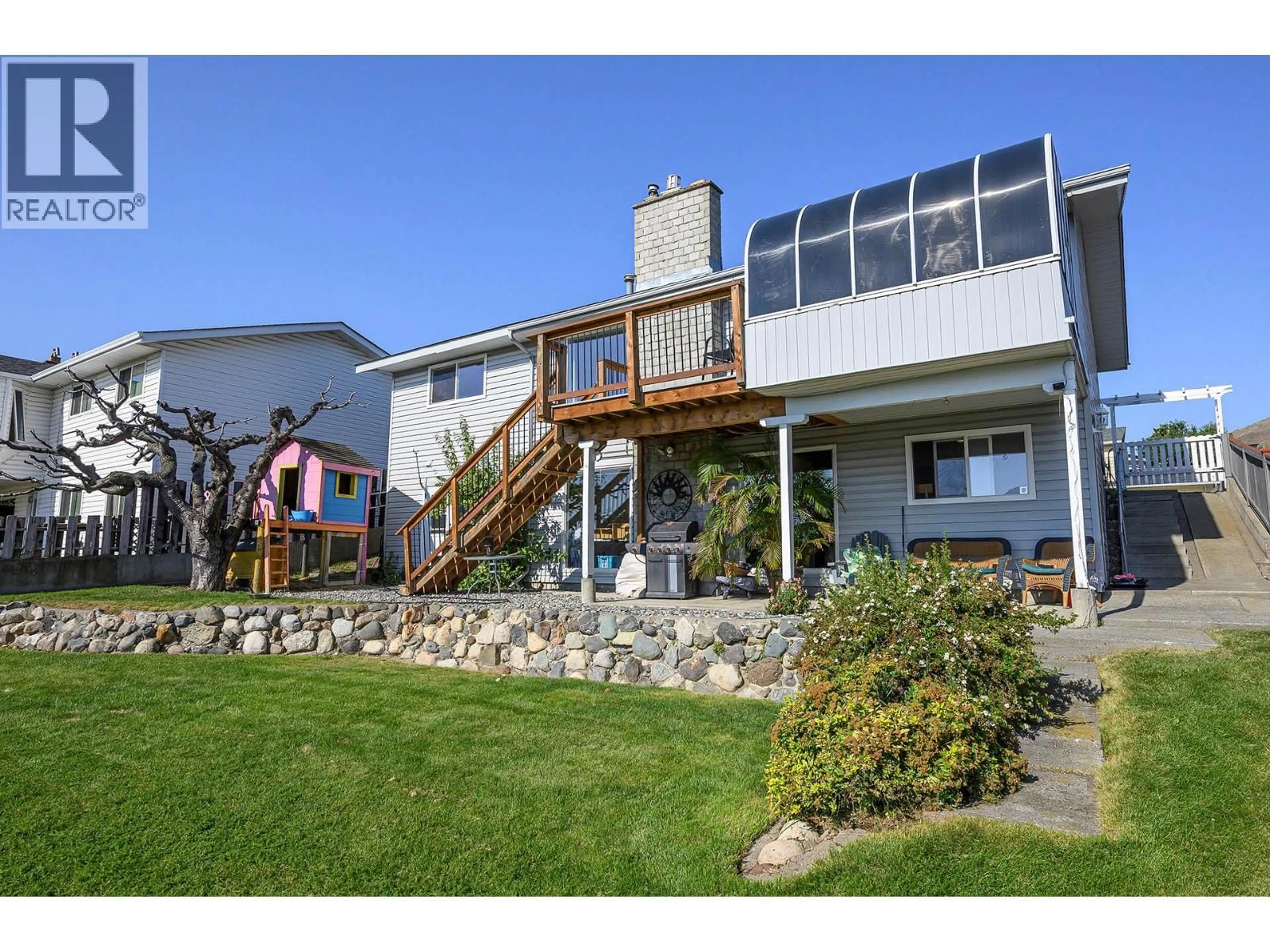 Home with vinyl exterior material, water/lake/river/ocean view for 979 LINTHORPE ROAD, Kamloops British Columbia V2B7S3