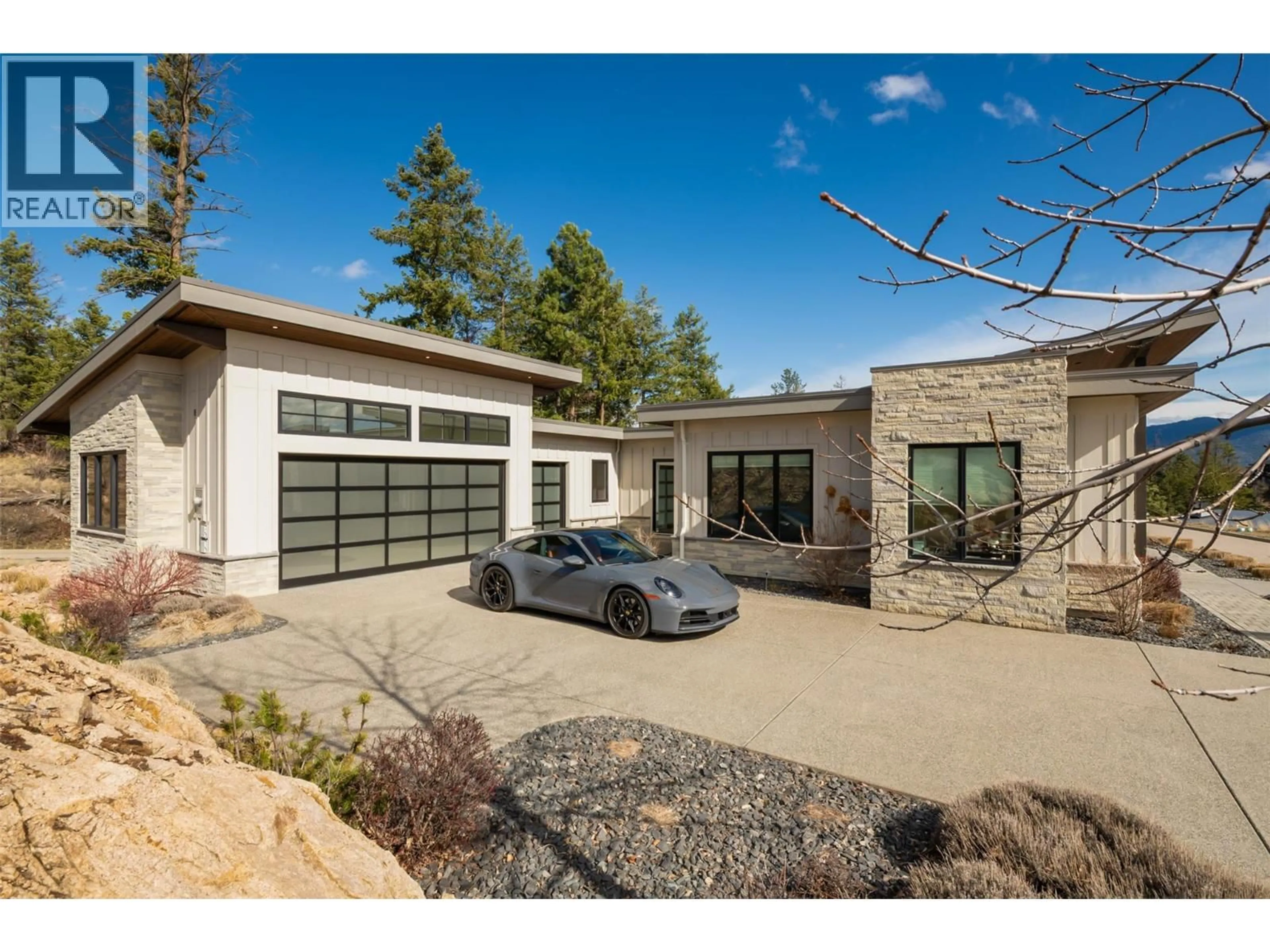 Indoor garage for 683 HAVENCREST COURT, Vernon British Columbia V1H2L9