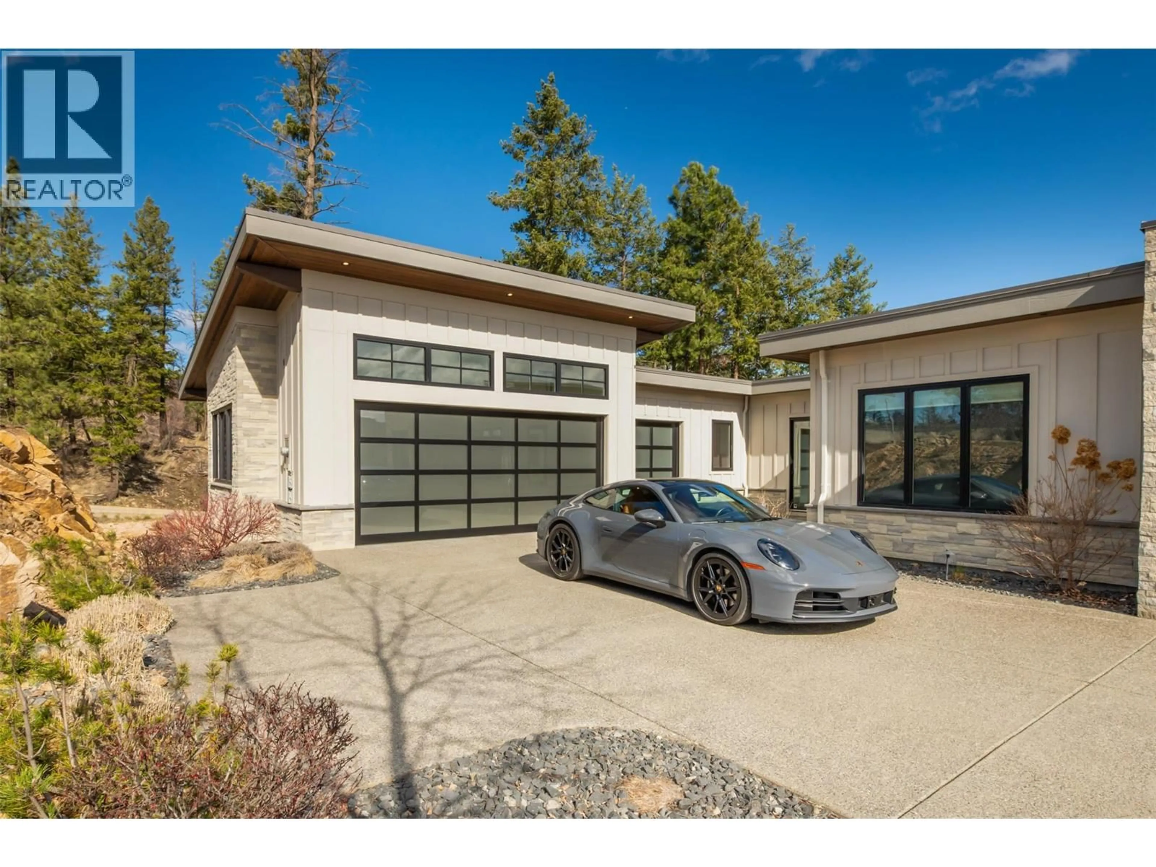 Indoor garage for 683 HAVENCREST COURT, Vernon British Columbia V1H2L9