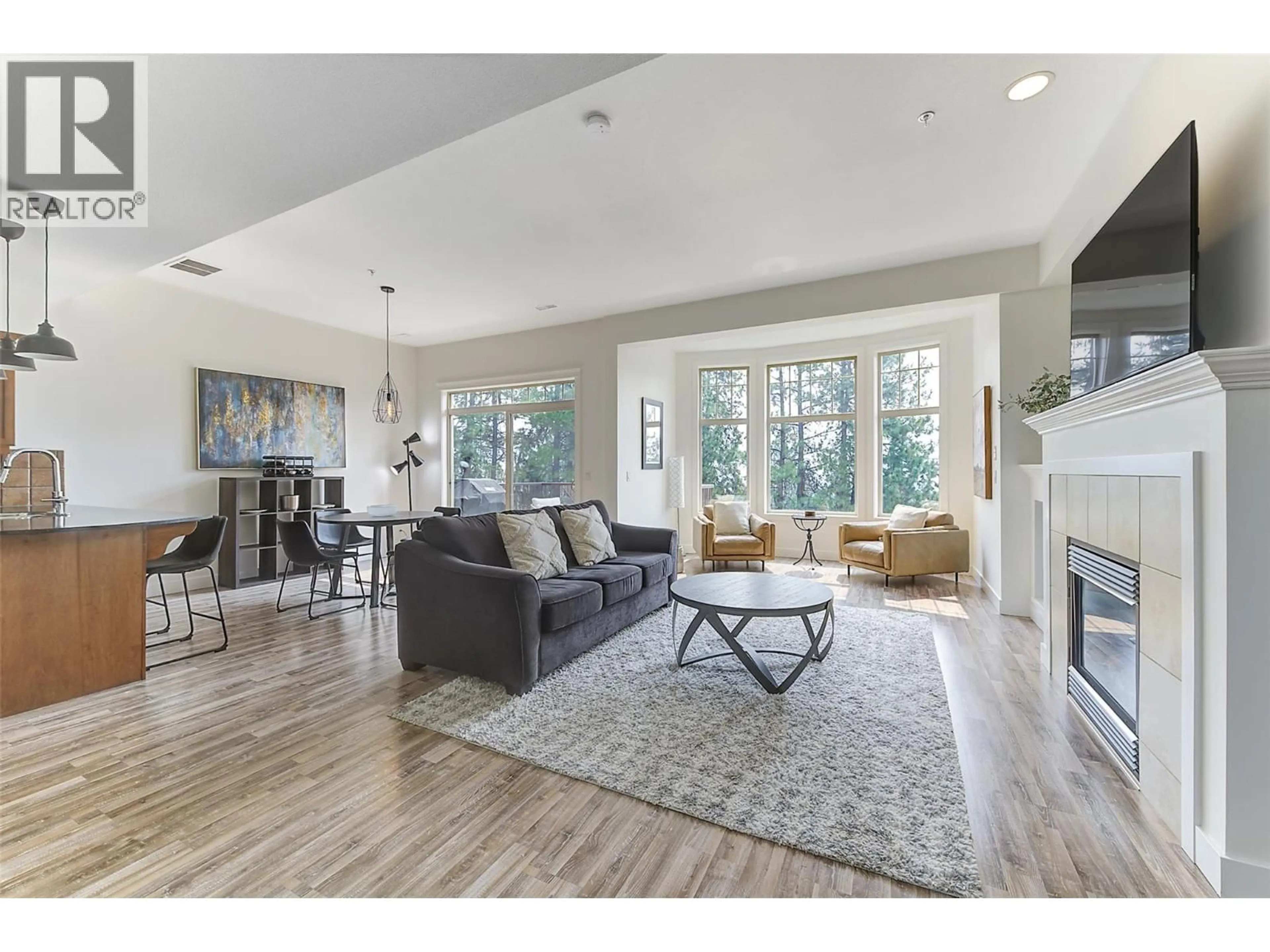 Living room with furniture, unknown for 204 - 1795 COUNTRY CLUB DRIVE, Kelowna British Columbia V1V2V9