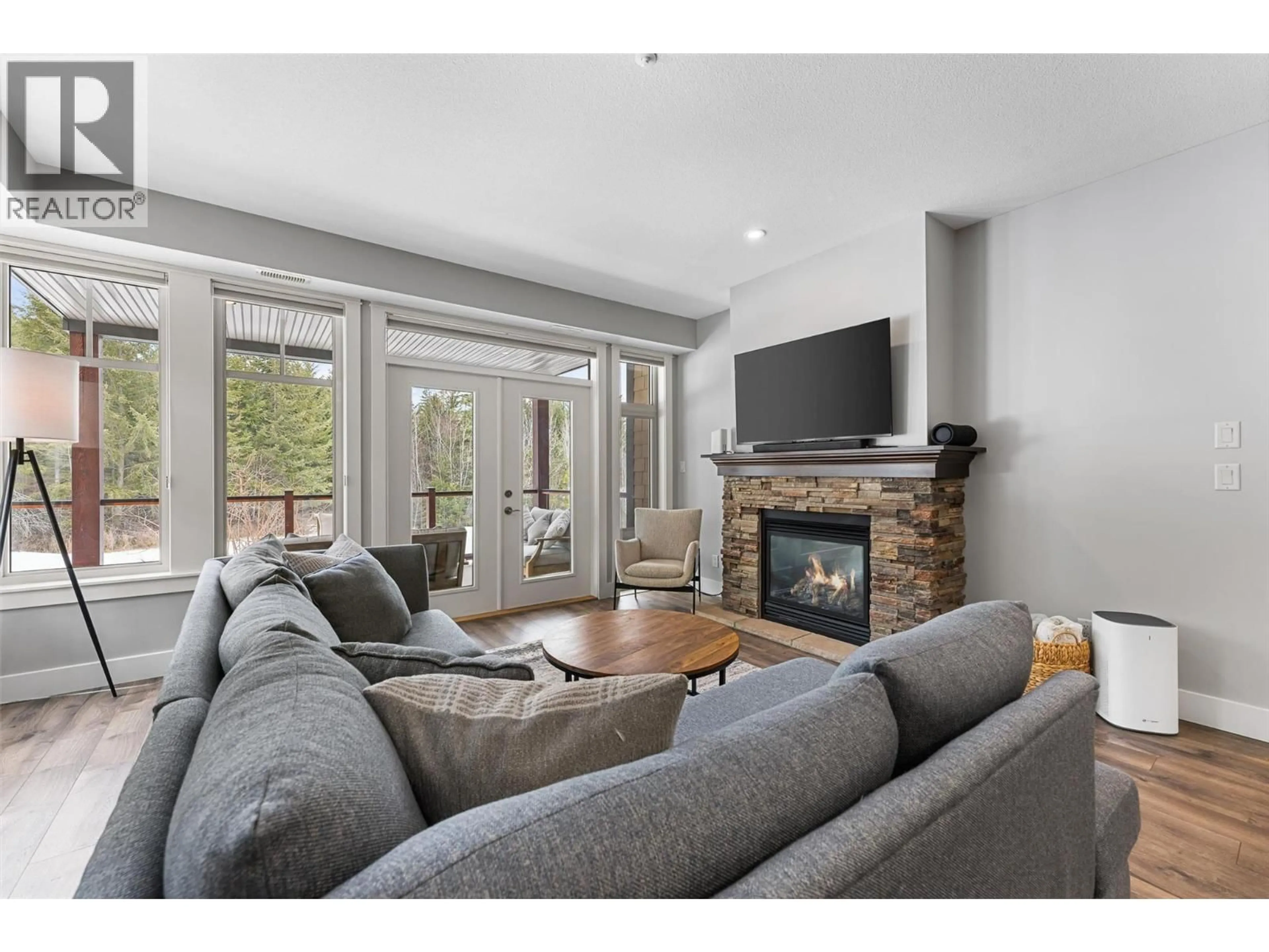 Living room with furniture, unknown for 2 - 333 LONGSPOON DRIVE, Vernon British Columbia V1H2L1