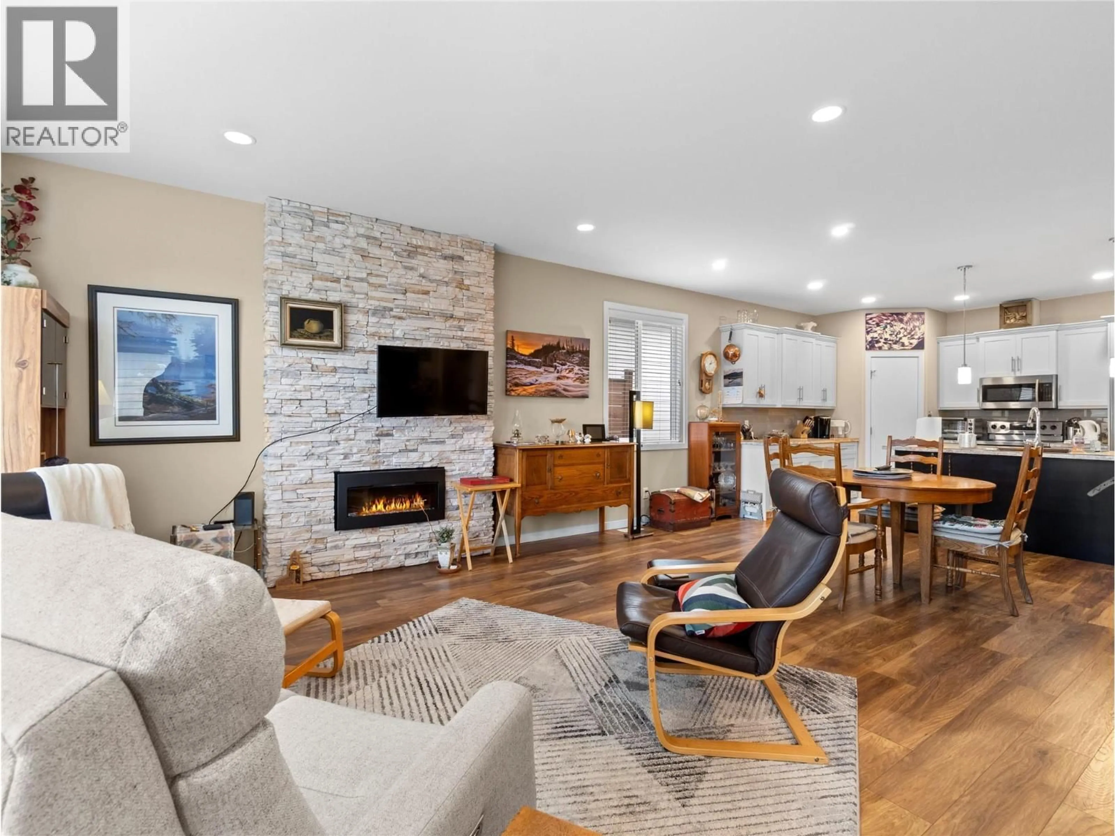 Living room with furniture, unknown for 24 - 1611 10 STREET SOUTHWEST, Salmon Arm British Columbia V1E0C8