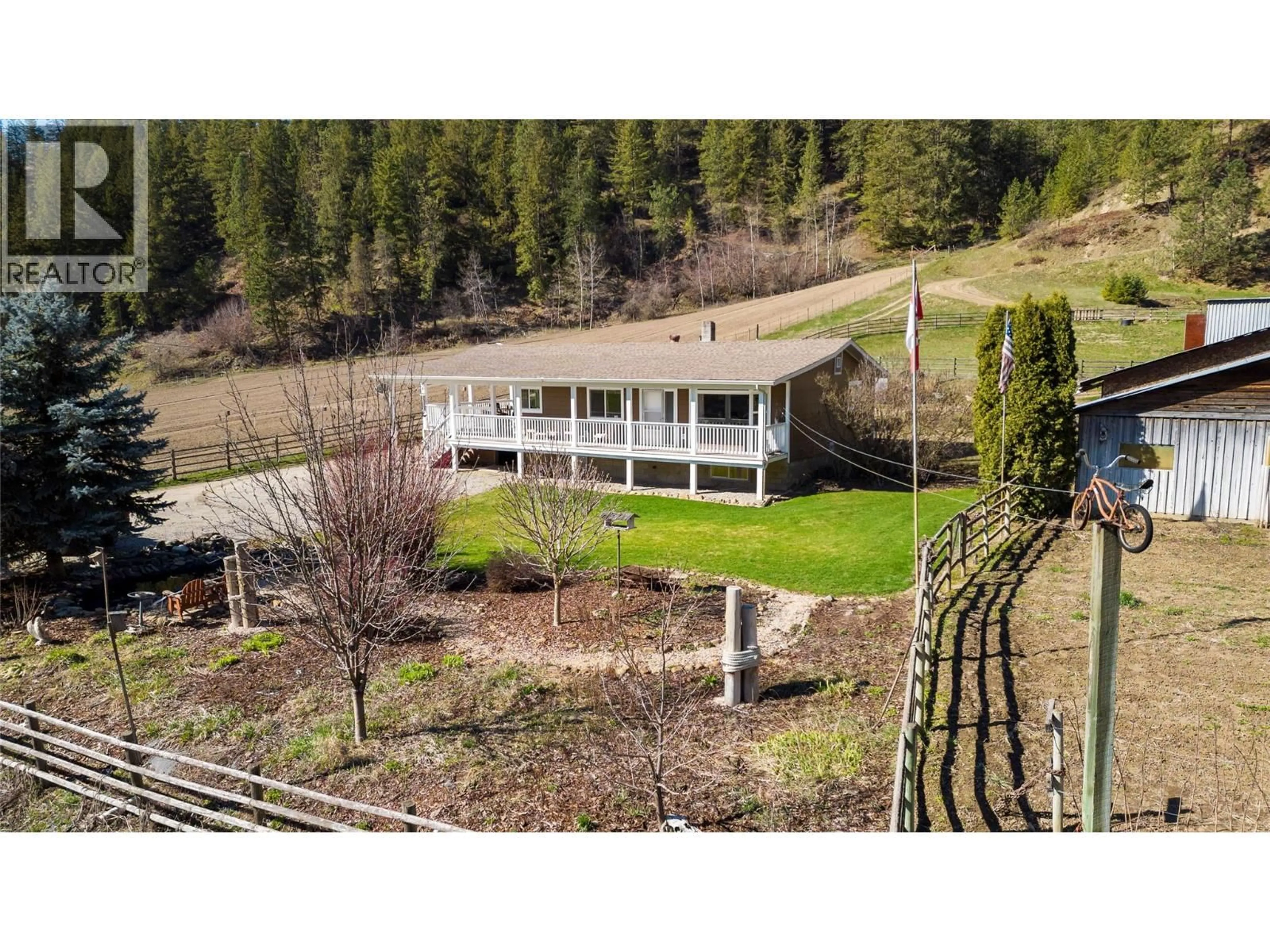 A pic from outside/outdoor area/front of a property/back of a property/a pic from drone, unknown for 2720 SALMON RIVER ROAD, Salmon Arm British Columbia V1E3H8
