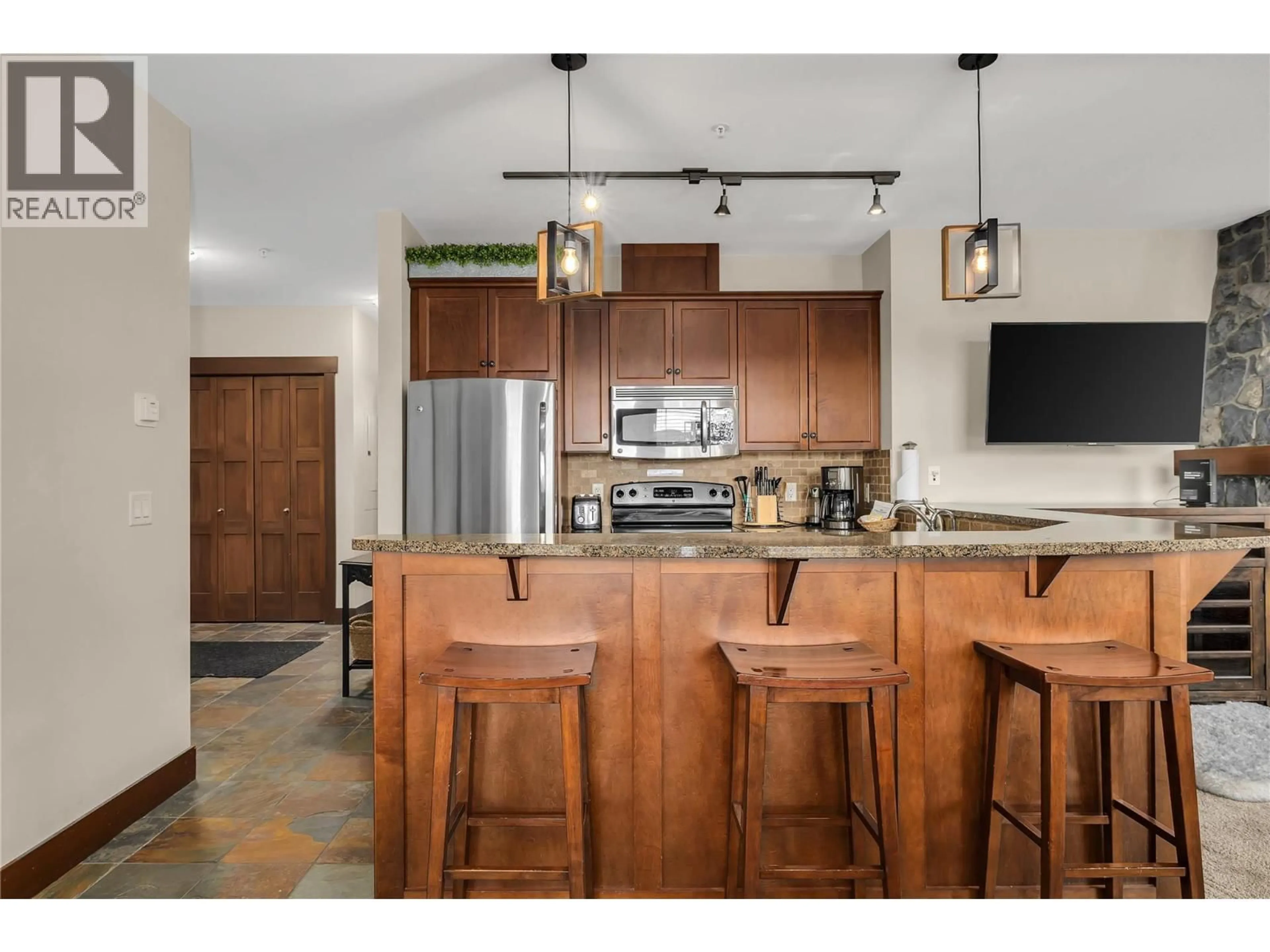 Open concept kitchen, unknown for 301 - 375 RAVEN RIDGE ROAD, Big White British Columbia V1P1P3