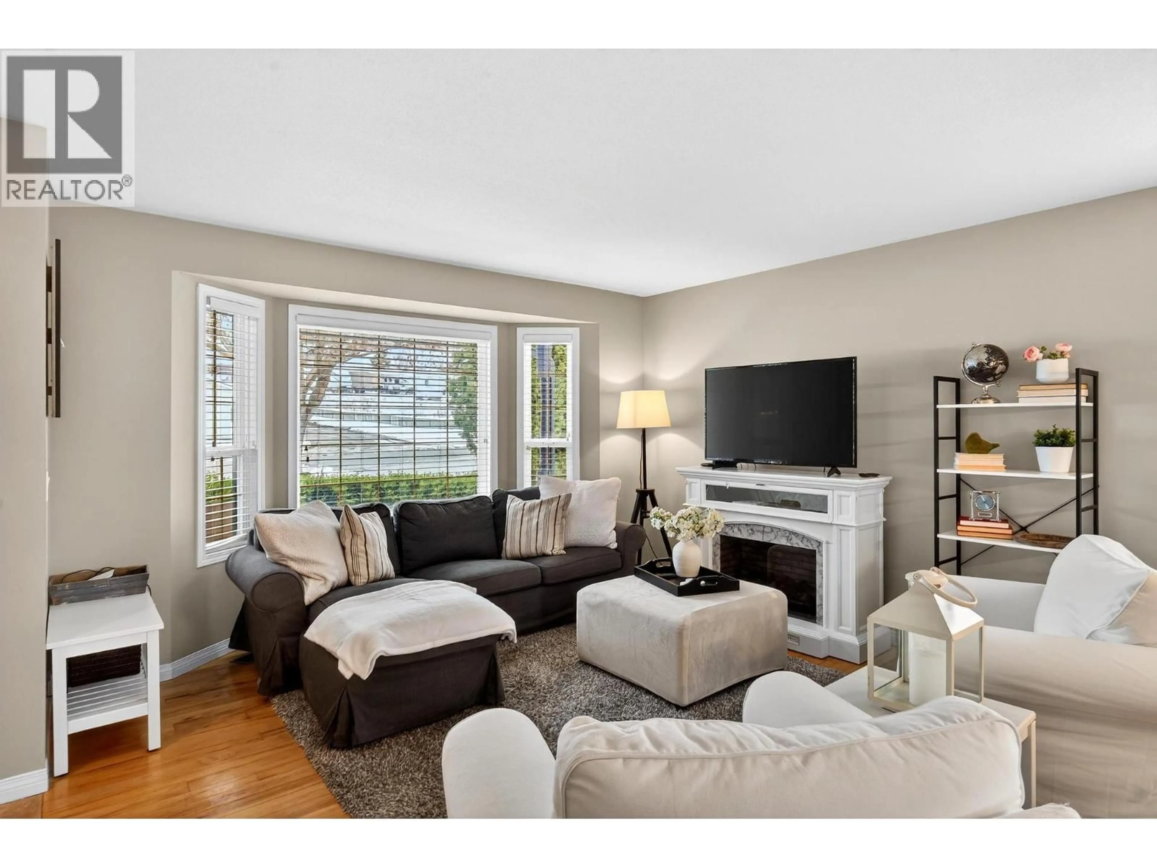 Living room with furniture, unknown for 22 - 6200 SPENCER ROAD, Kelowna British Columbia V1X7T7