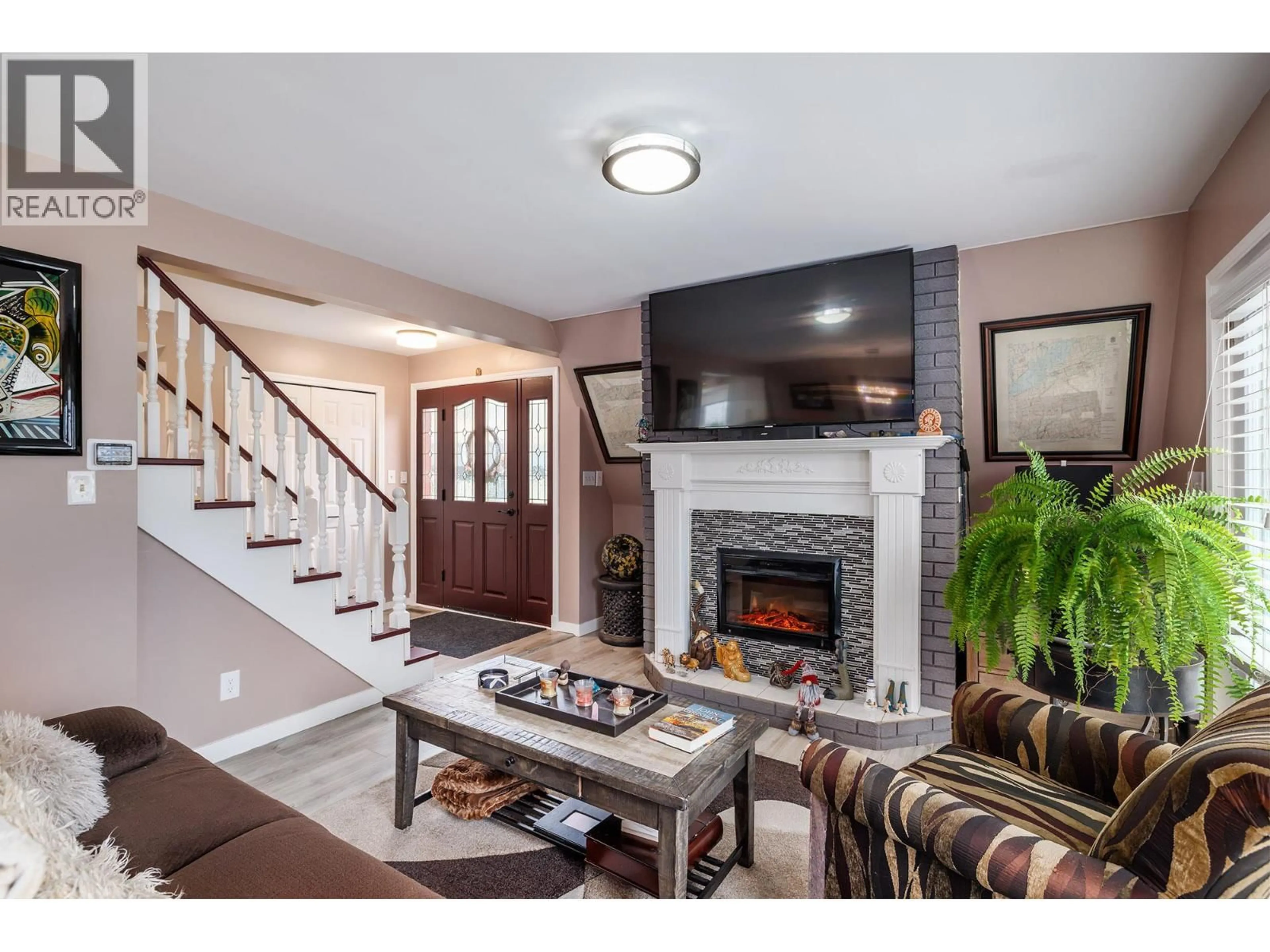 Living room with furniture, unknown for 682 COUGAR STREET, Vernon British Columbia V1H2A1