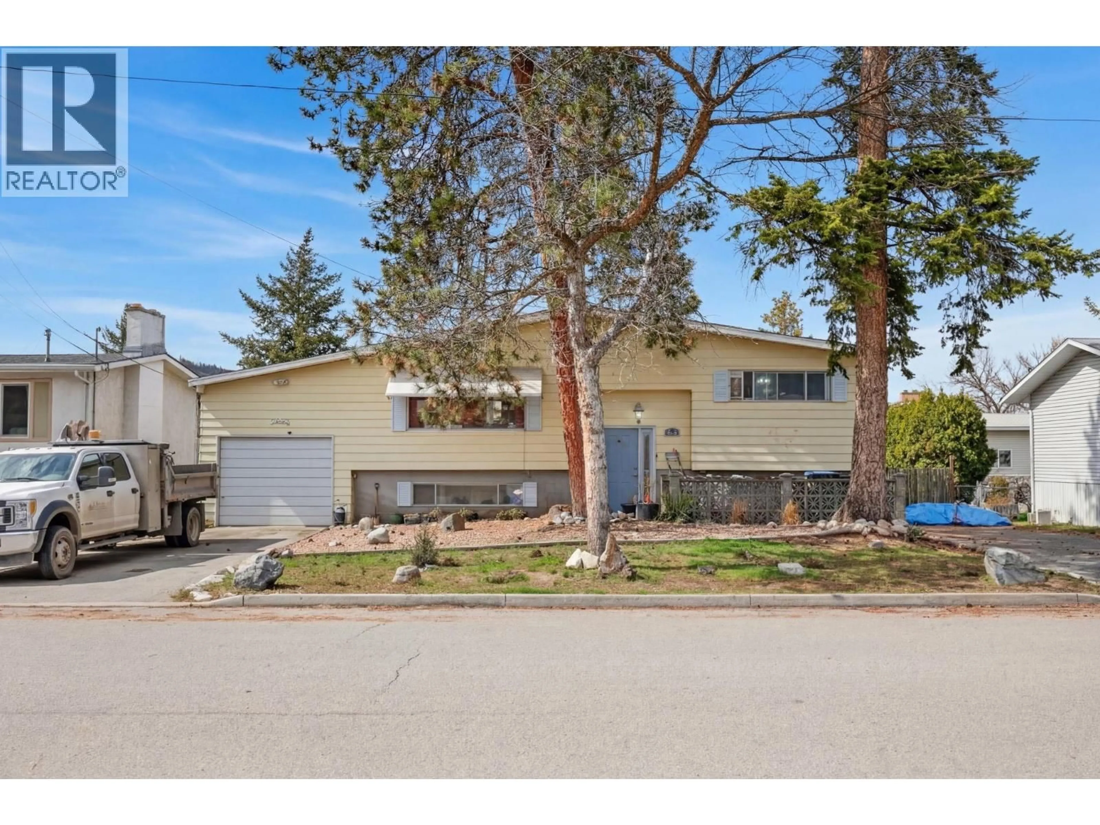 Home with vinyl exterior material, street for 1420 GRAHAM ROAD, Kelowna British Columbia V1X1K2