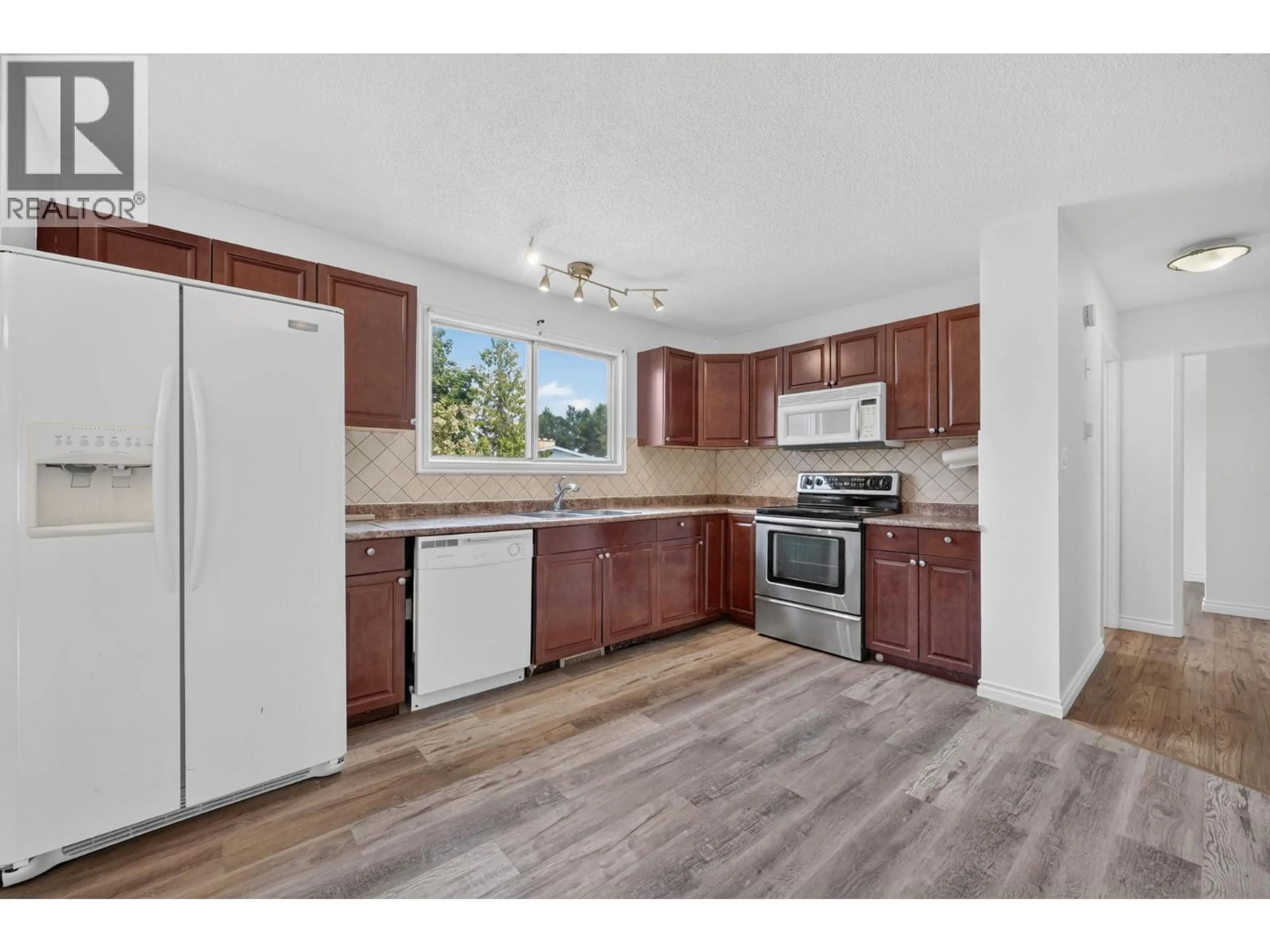 Standard kitchen, unknown for 1420 GRAHAM ROAD, Kelowna British Columbia V1X1K2