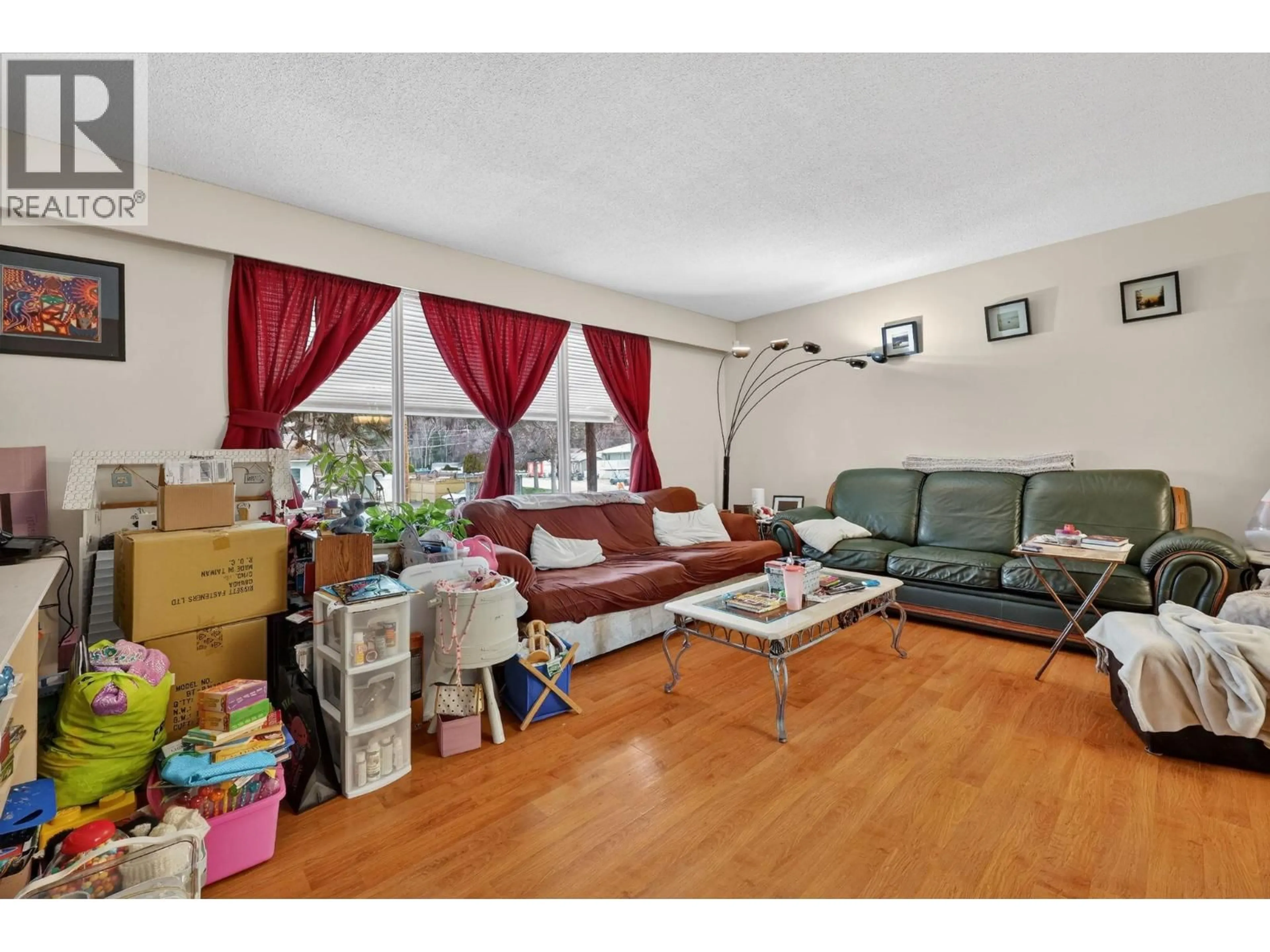 Living room with furniture, unknown for 1420 GRAHAM ROAD, Kelowna British Columbia V1X1K2