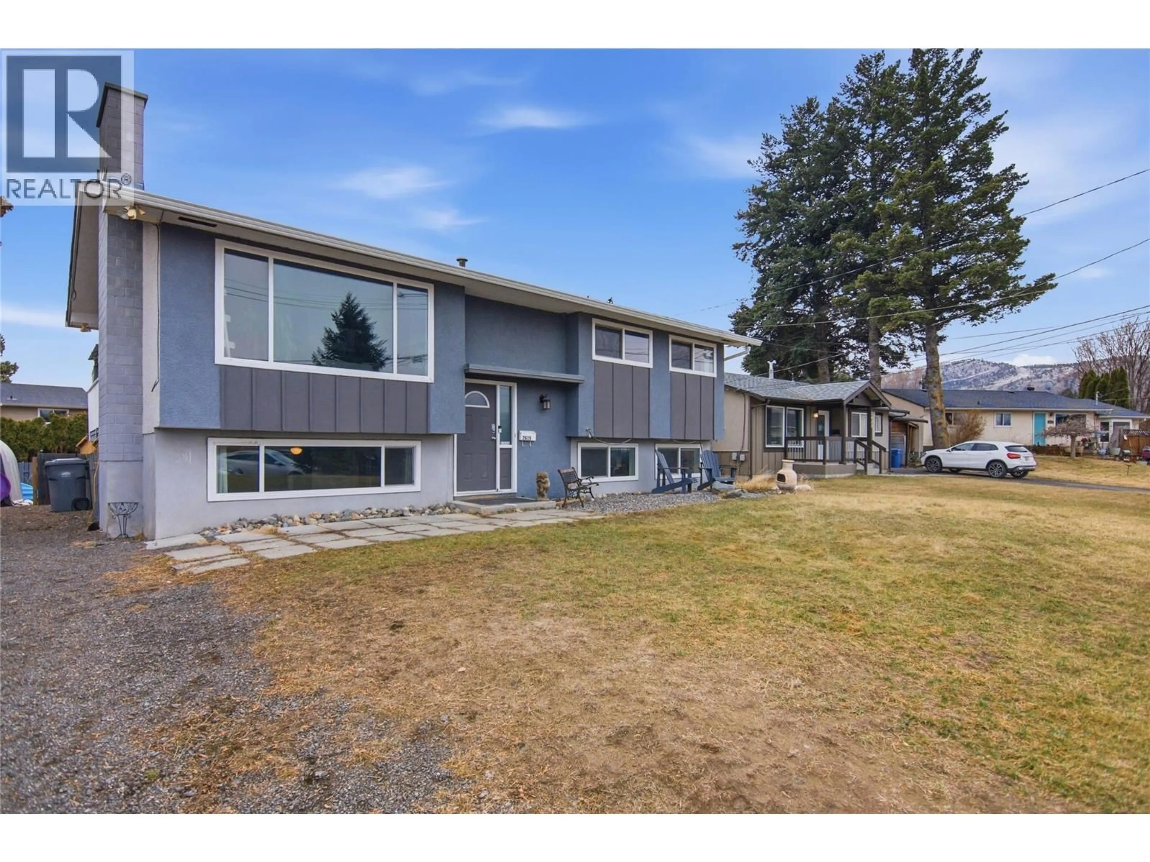 A pic from outside/outdoor area/front of a property/back of a property/a pic from drone, unknown for 2619 ARGYLE AVENUE, Kamloops British Columbia V2B4T6