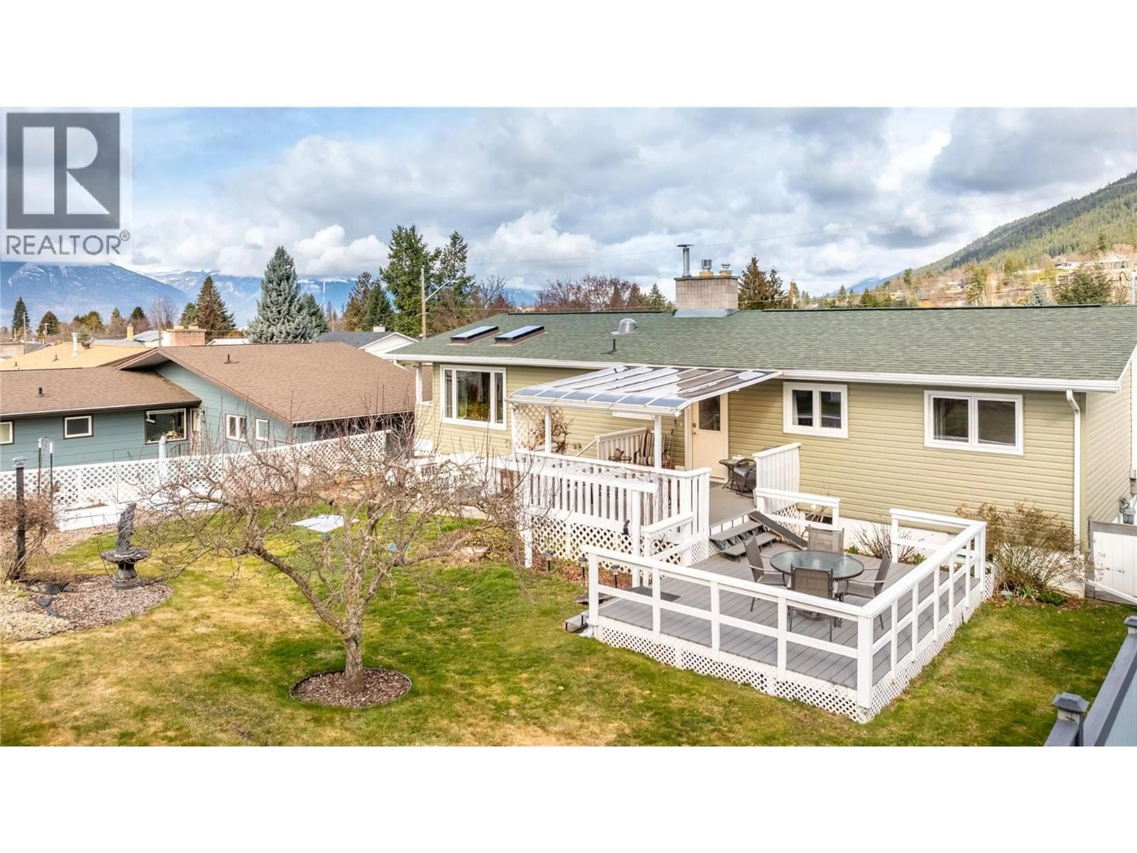 A pic from outside/outdoor area/front of a property/back of a property/a pic from drone, mountain view for 2323 BIRCH STREET, Creston British Columbia V0B1G0